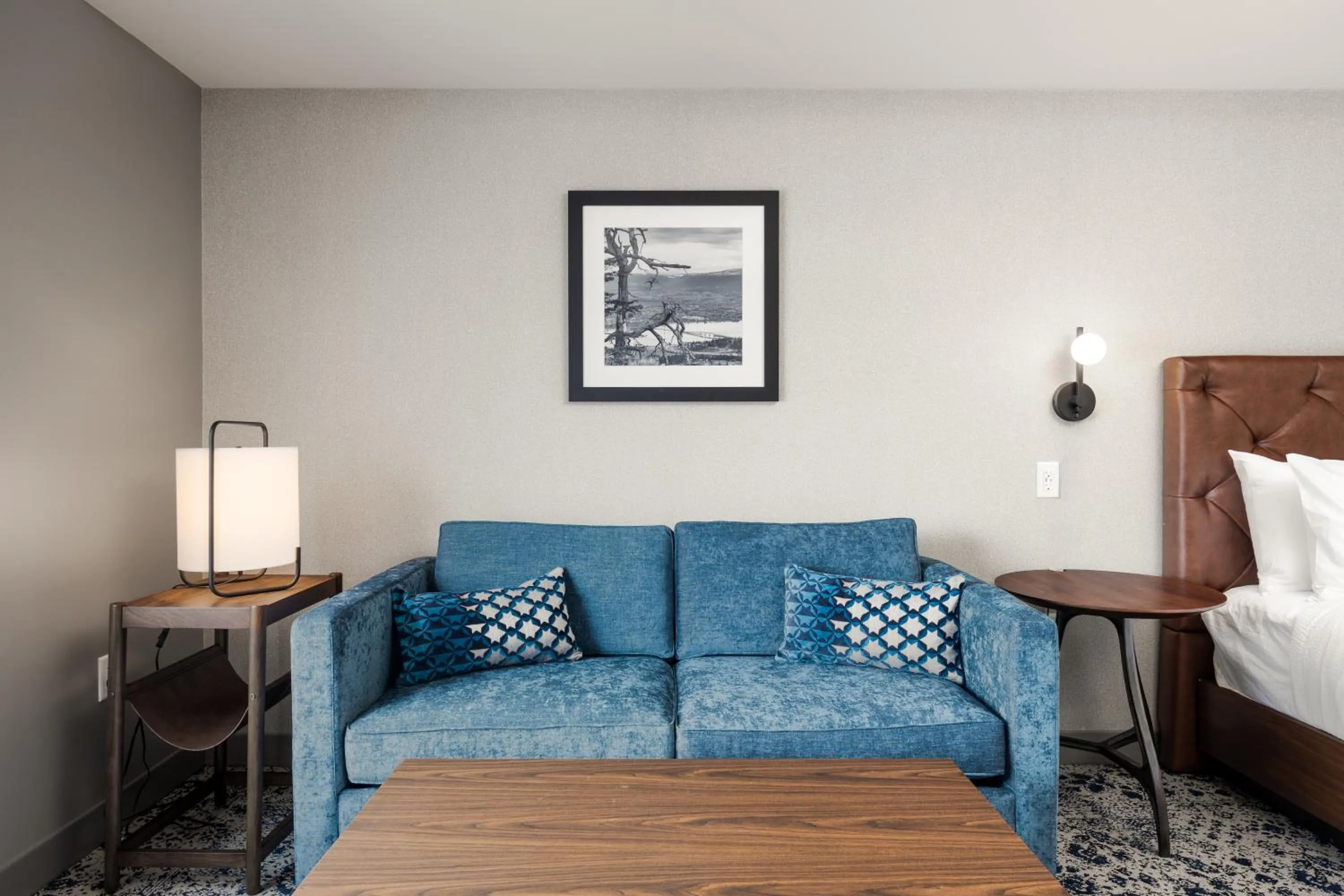 Seating area, Bed in Four Points by Sheraton Kelowna Airport