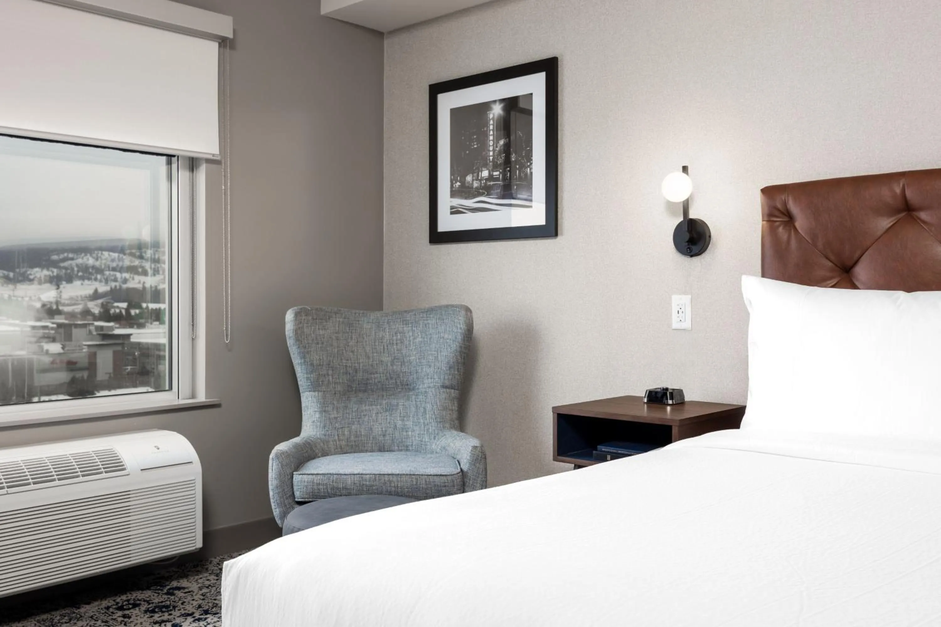 Photo of the whole room, Bed in Four Points by Sheraton Kelowna Airport