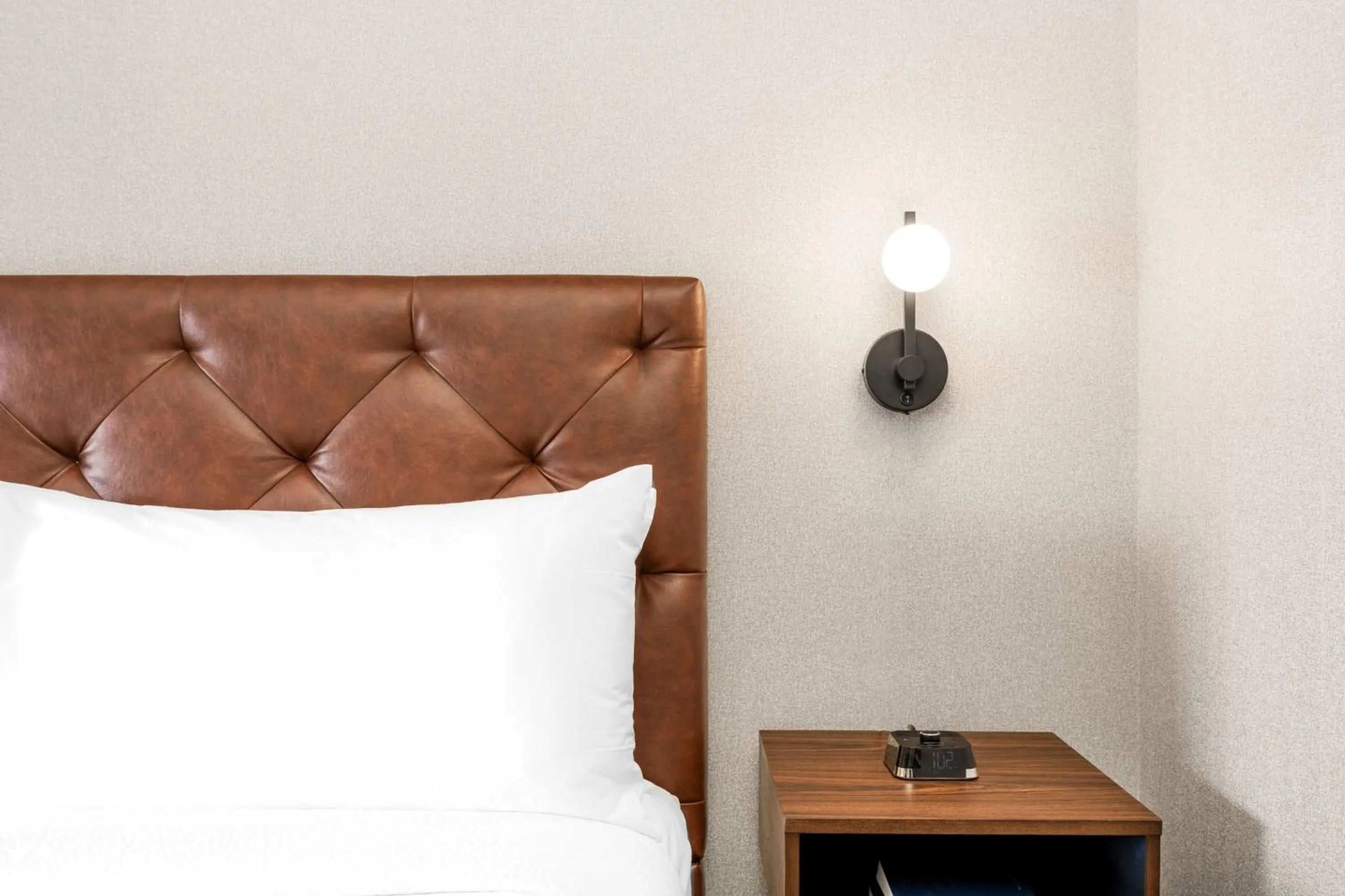 Photo of the whole room in Four Points by Sheraton Kelowna Airport