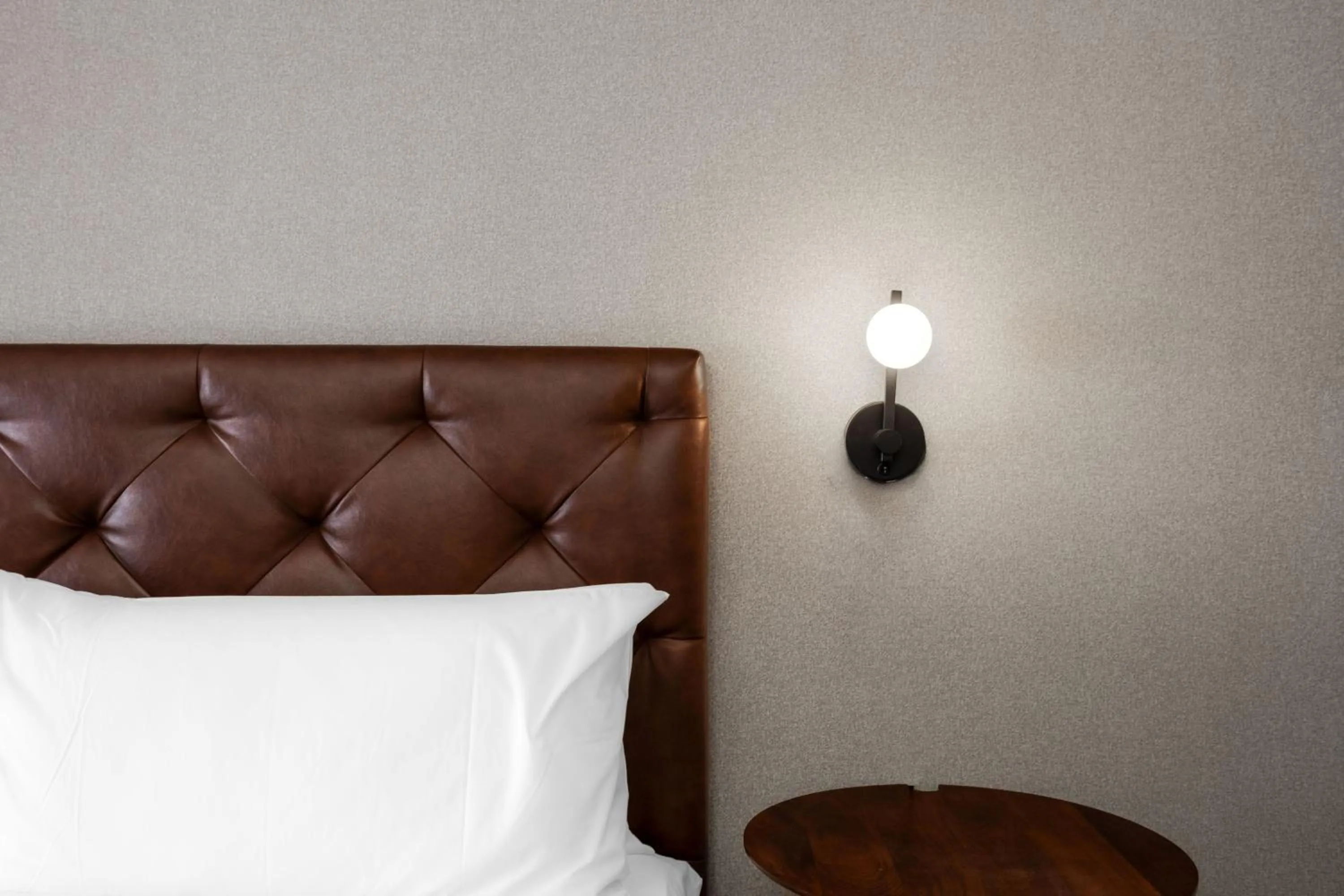 Photo of the whole room, Bed in Four Points by Sheraton Kelowna Airport