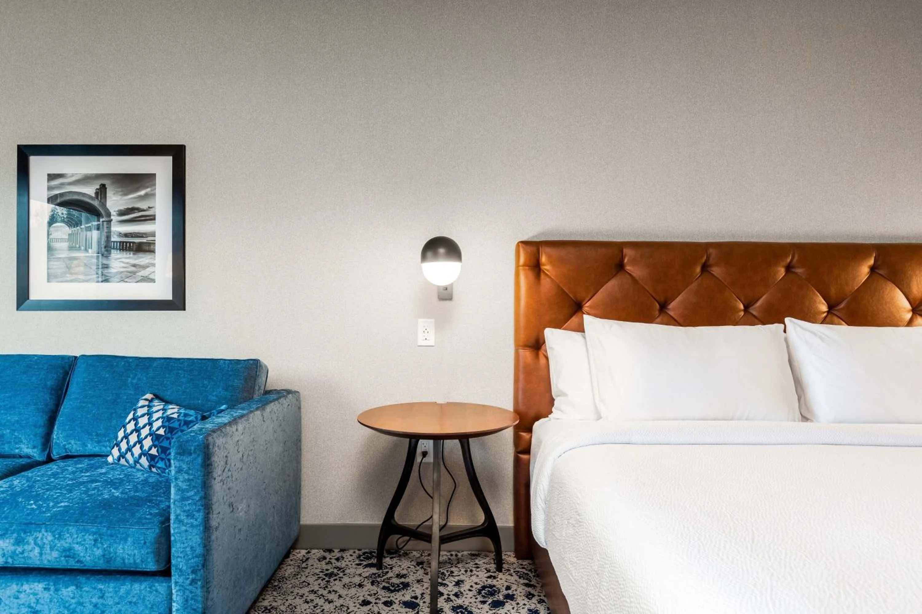 Photo of the whole room, Bed in Four Points by Sheraton Kelowna Airport