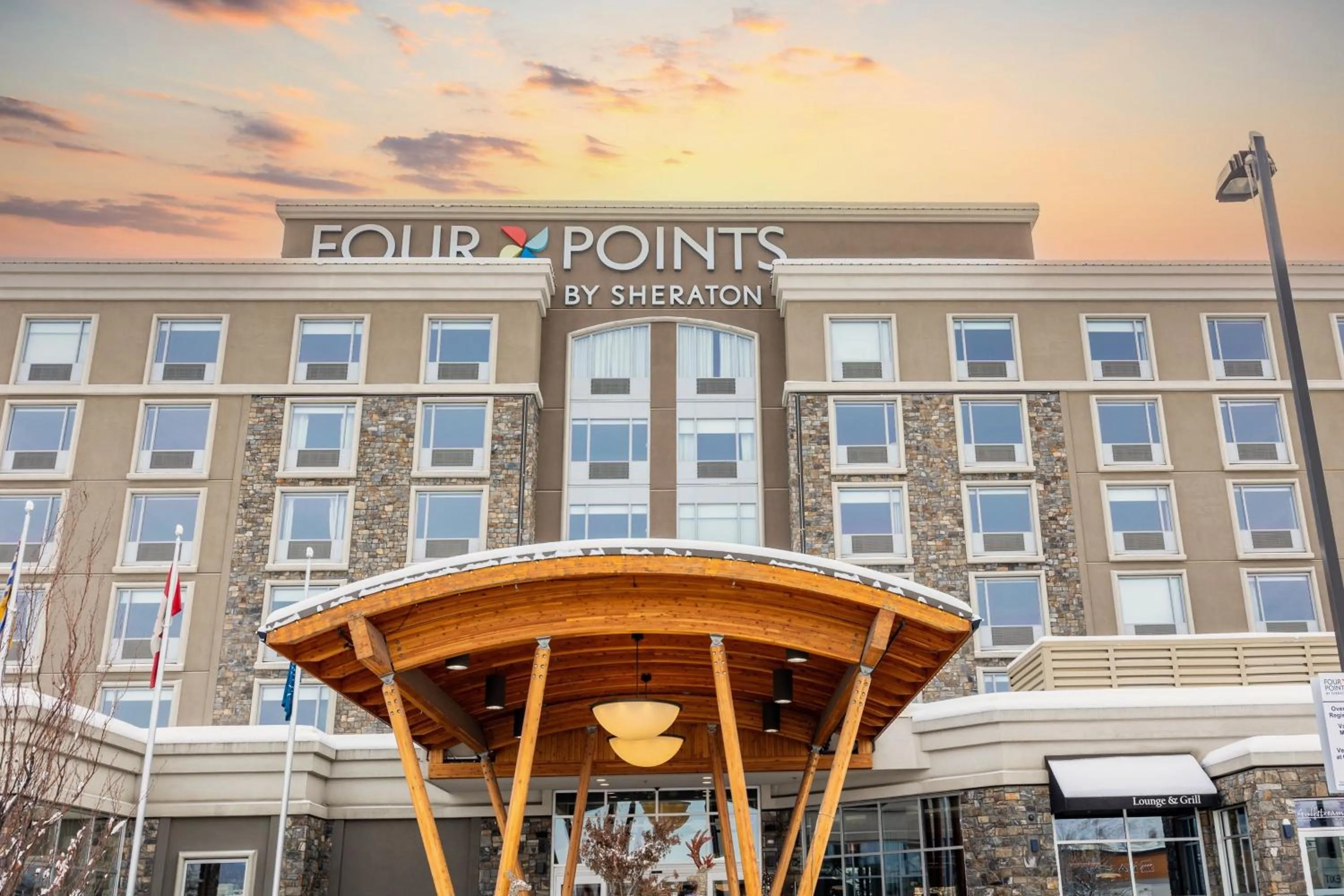Property building in Four Points by Sheraton Kelowna Airport