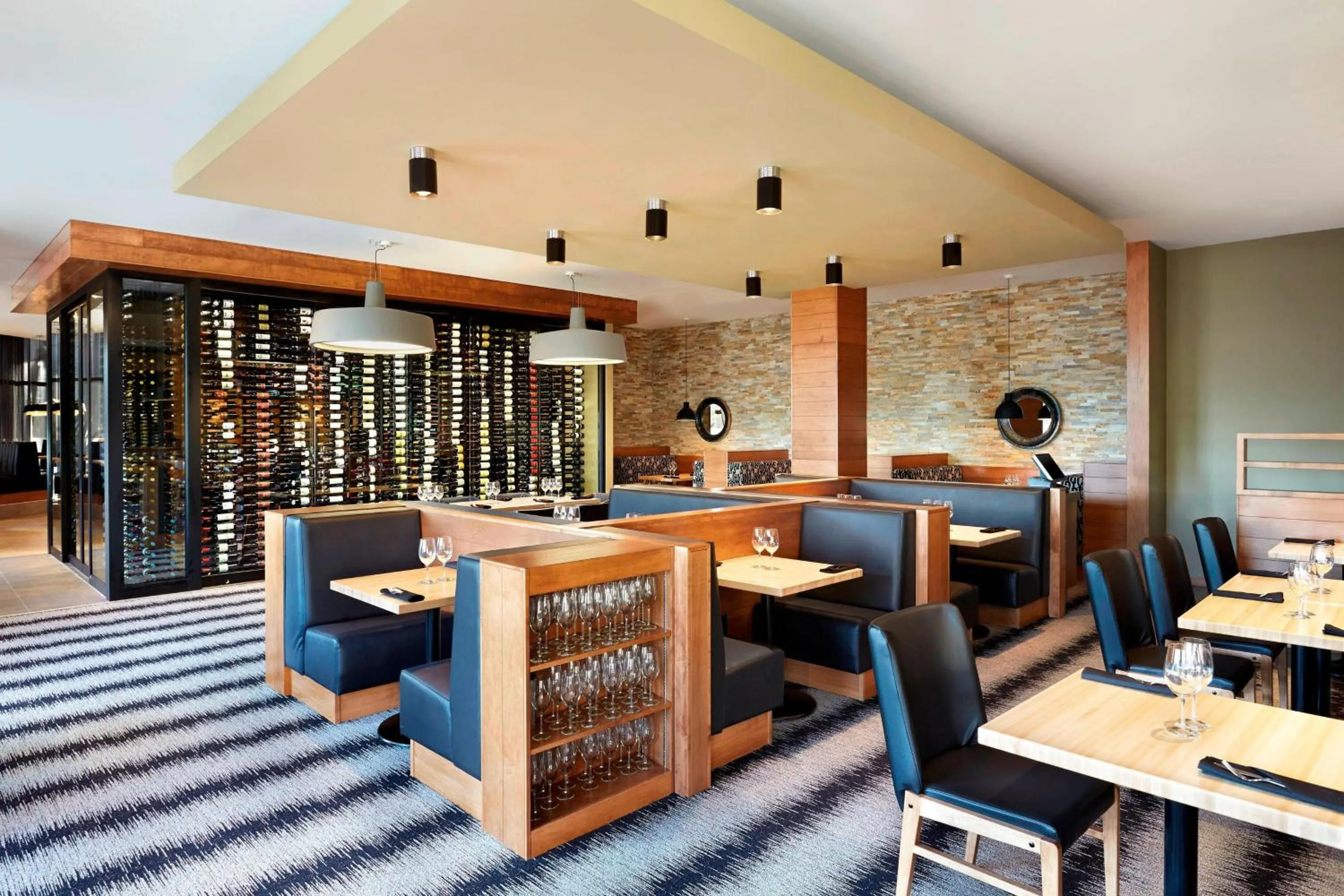 Restaurant/places to eat in Four Points by Sheraton Kelowna Airport