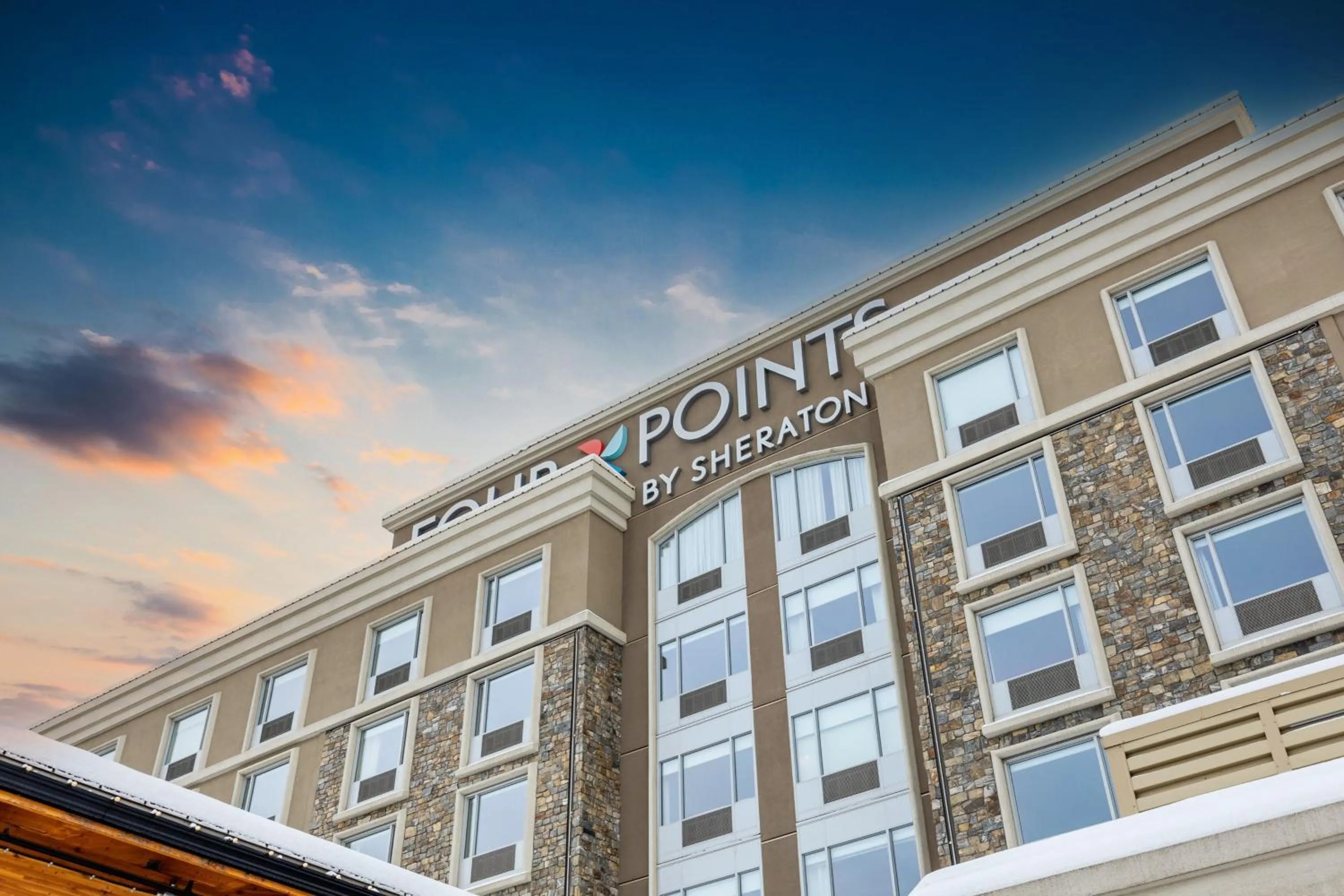 Property building in Four Points by Sheraton Kelowna Airport