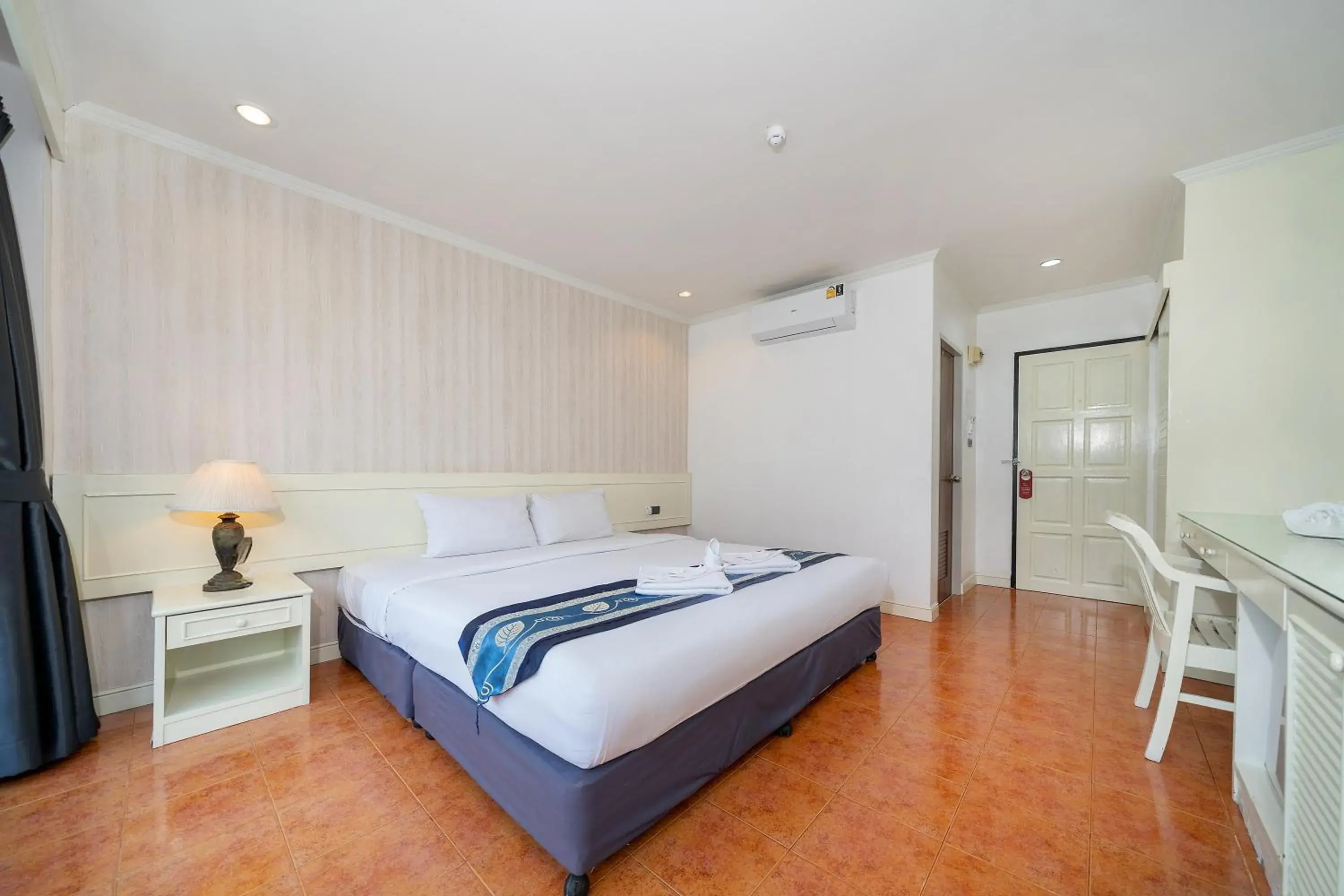 Deluxe Double Room with Balcony in Patong Central Residence and Apartment Deluxe Double Room with Balcony in Patong Central Residence and Apartment
