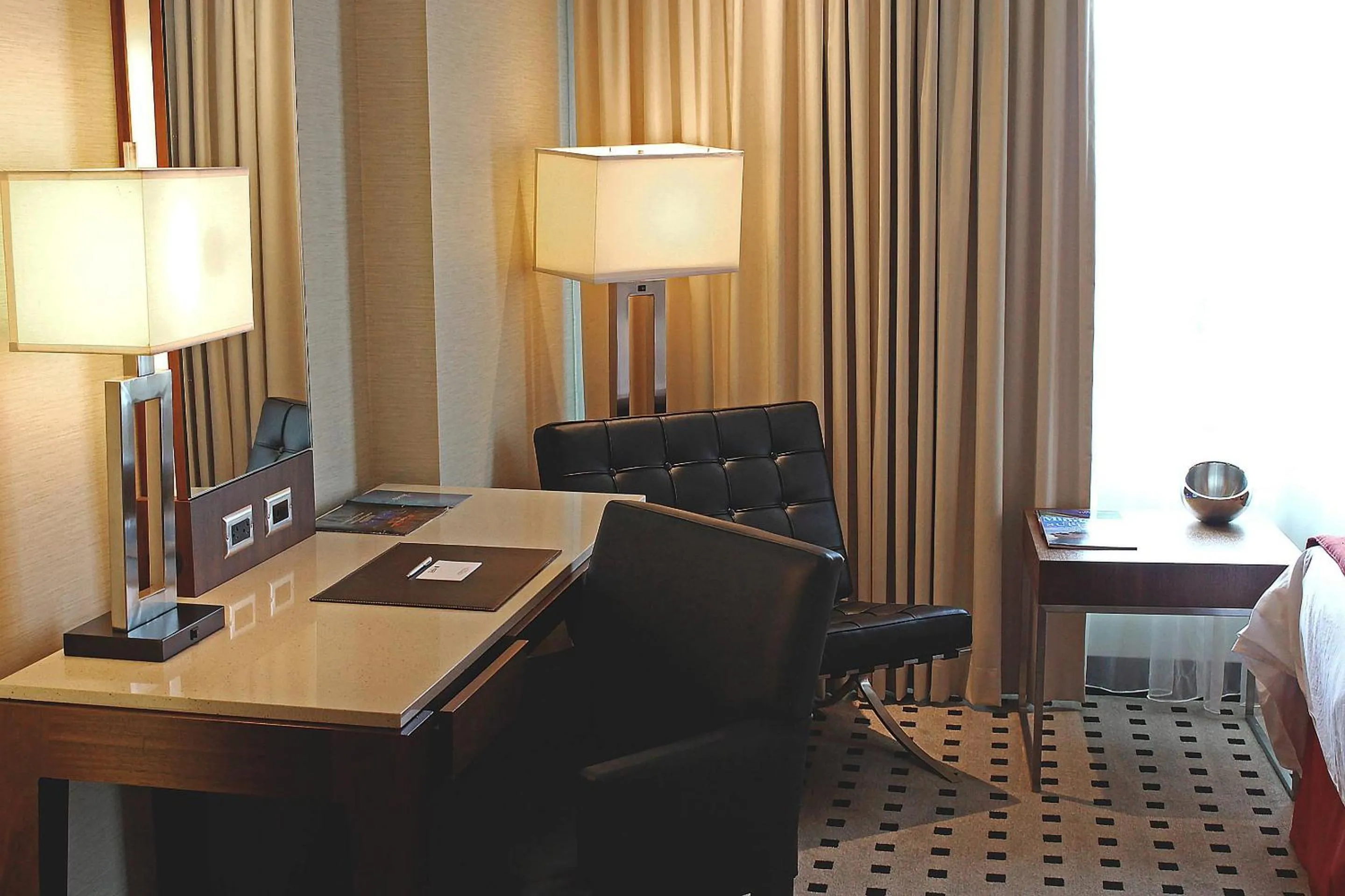 Bedroom in Radisson Blu Mall of America