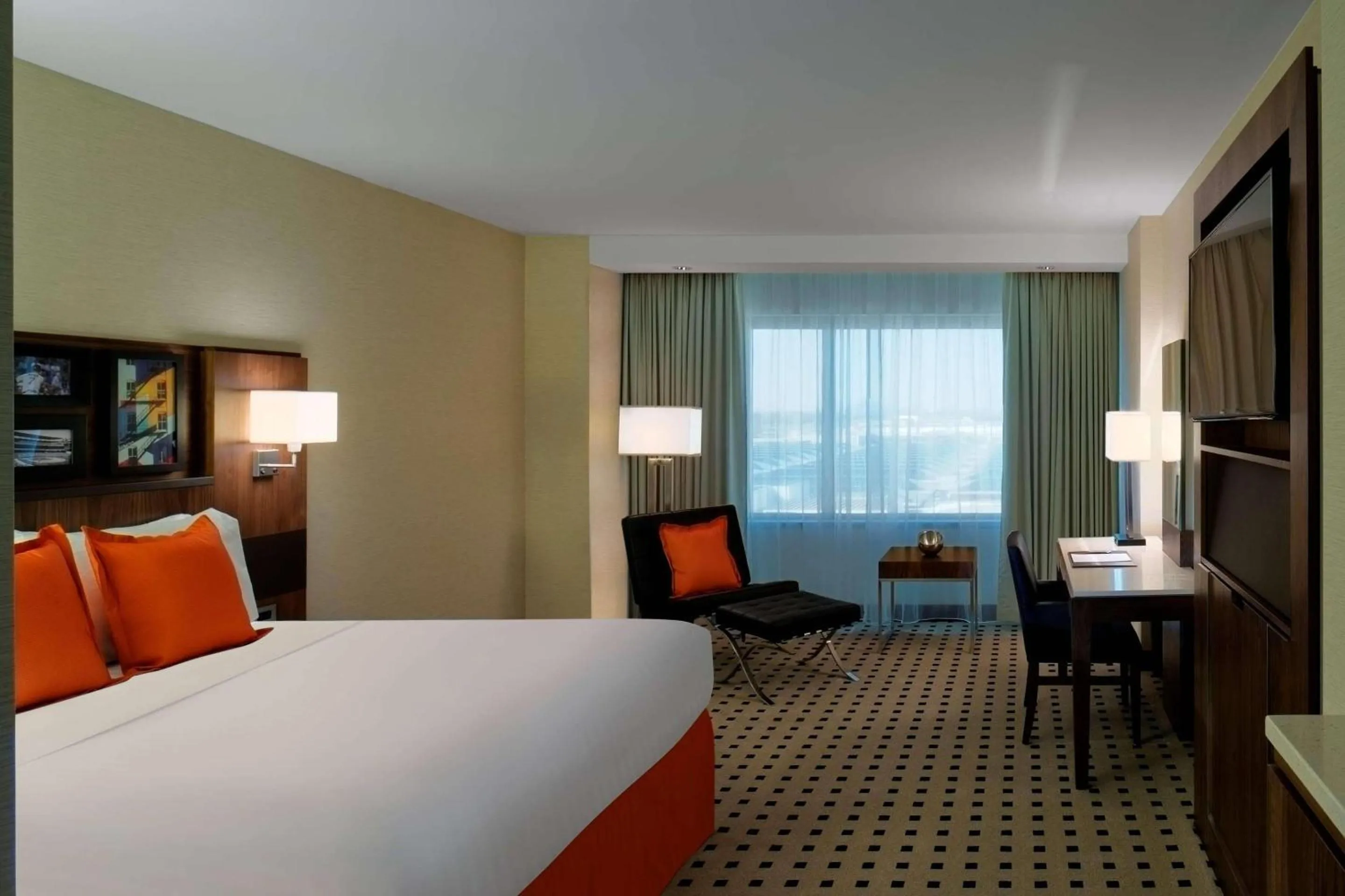 Bedroom, Bed in Radisson Blu Mall of America