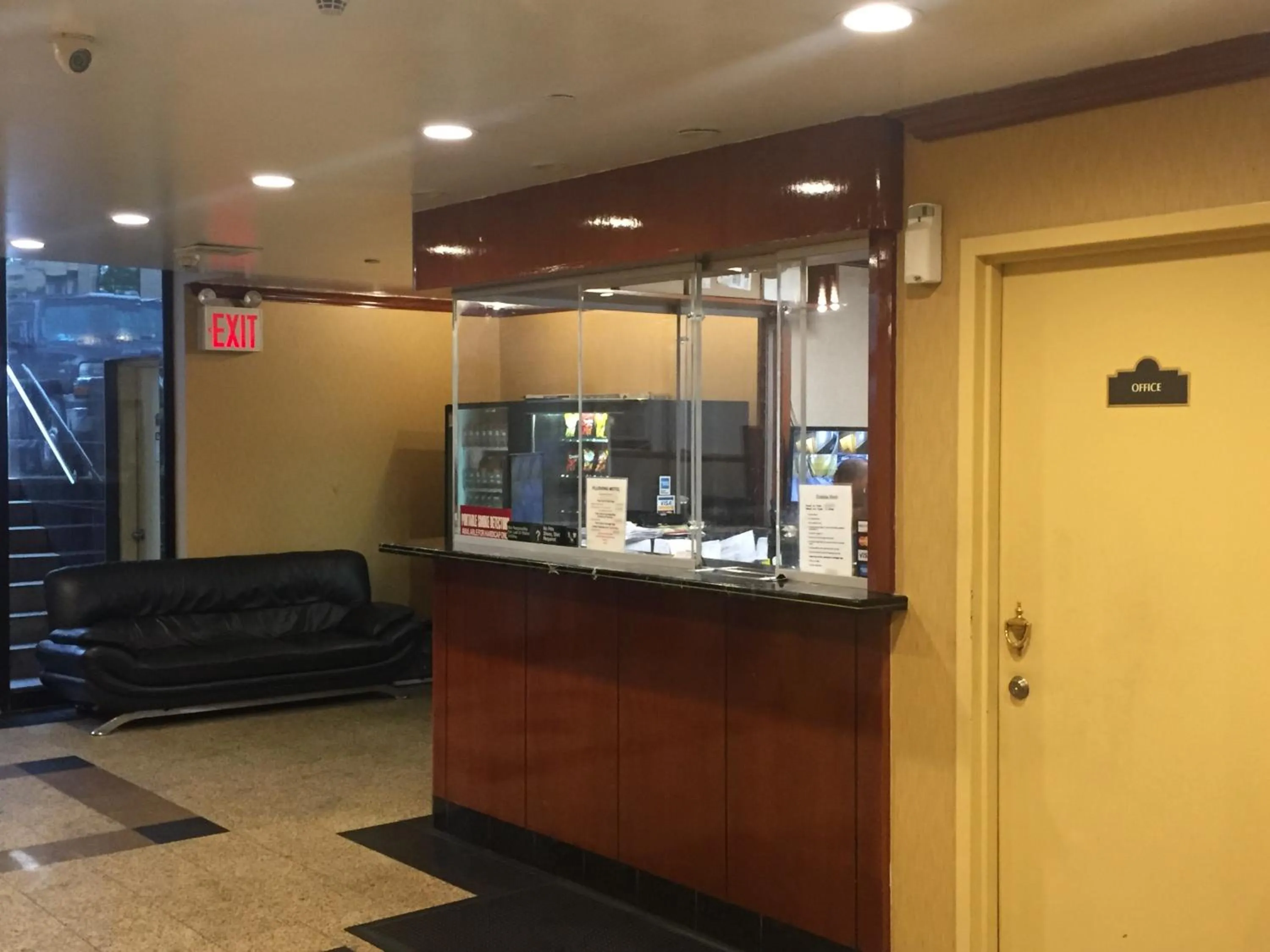 Lobby or reception in Flushing Motel
