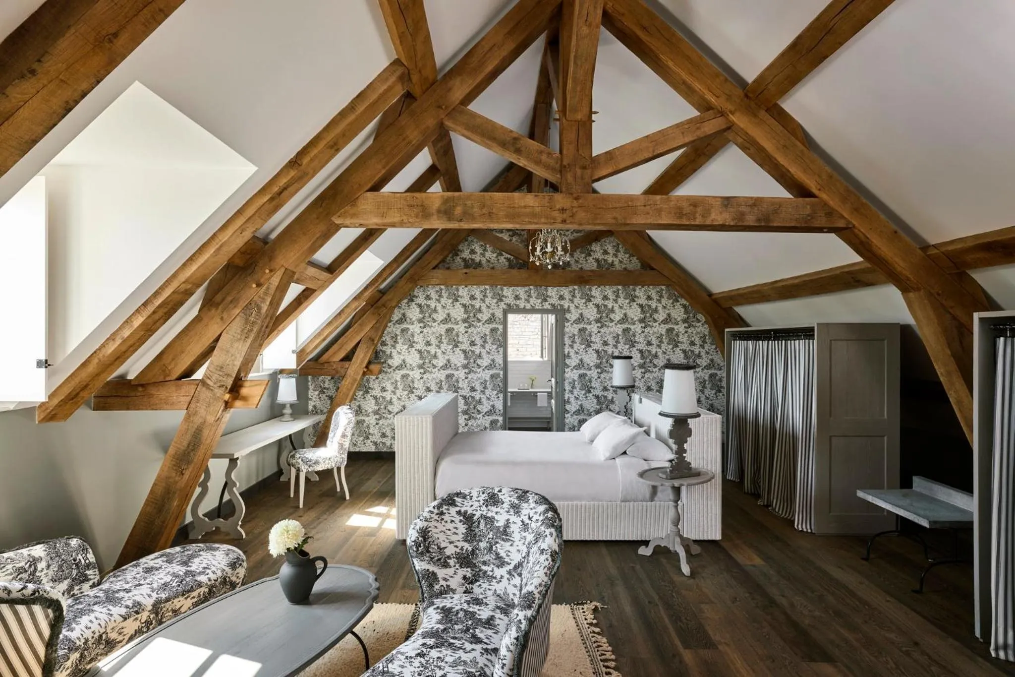 Photo of the whole room, Bed in COMO Le Montrachet