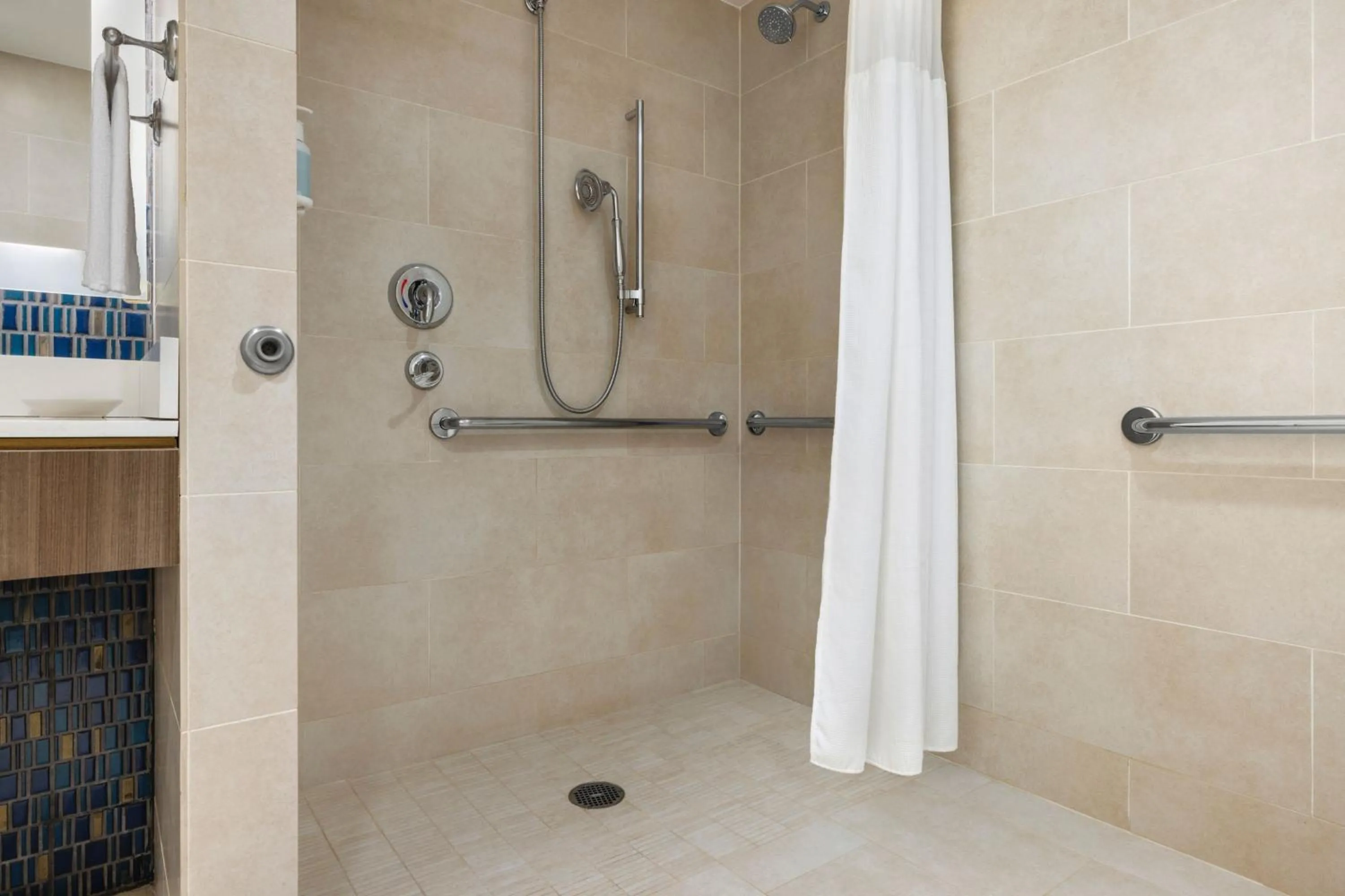 Bathroom in Courtyard by Marriott New York Manhattan/Chelsea