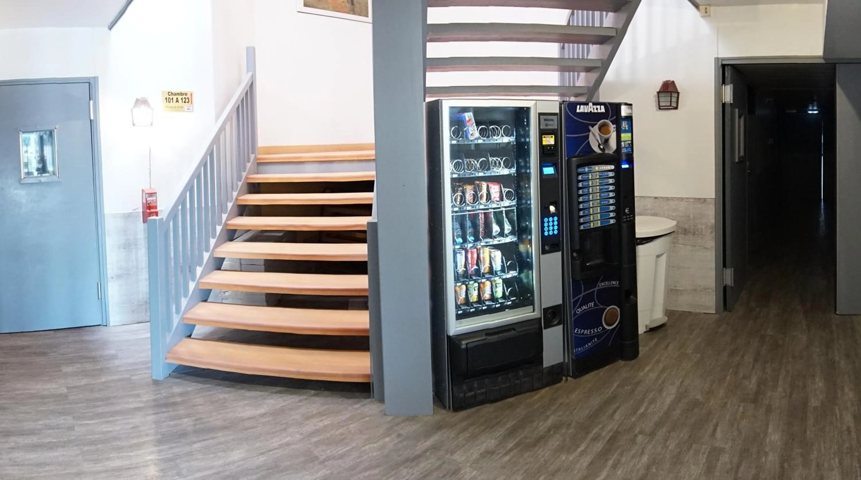 Food and drinks in Logis Hôtel Acotel Avignon Nord