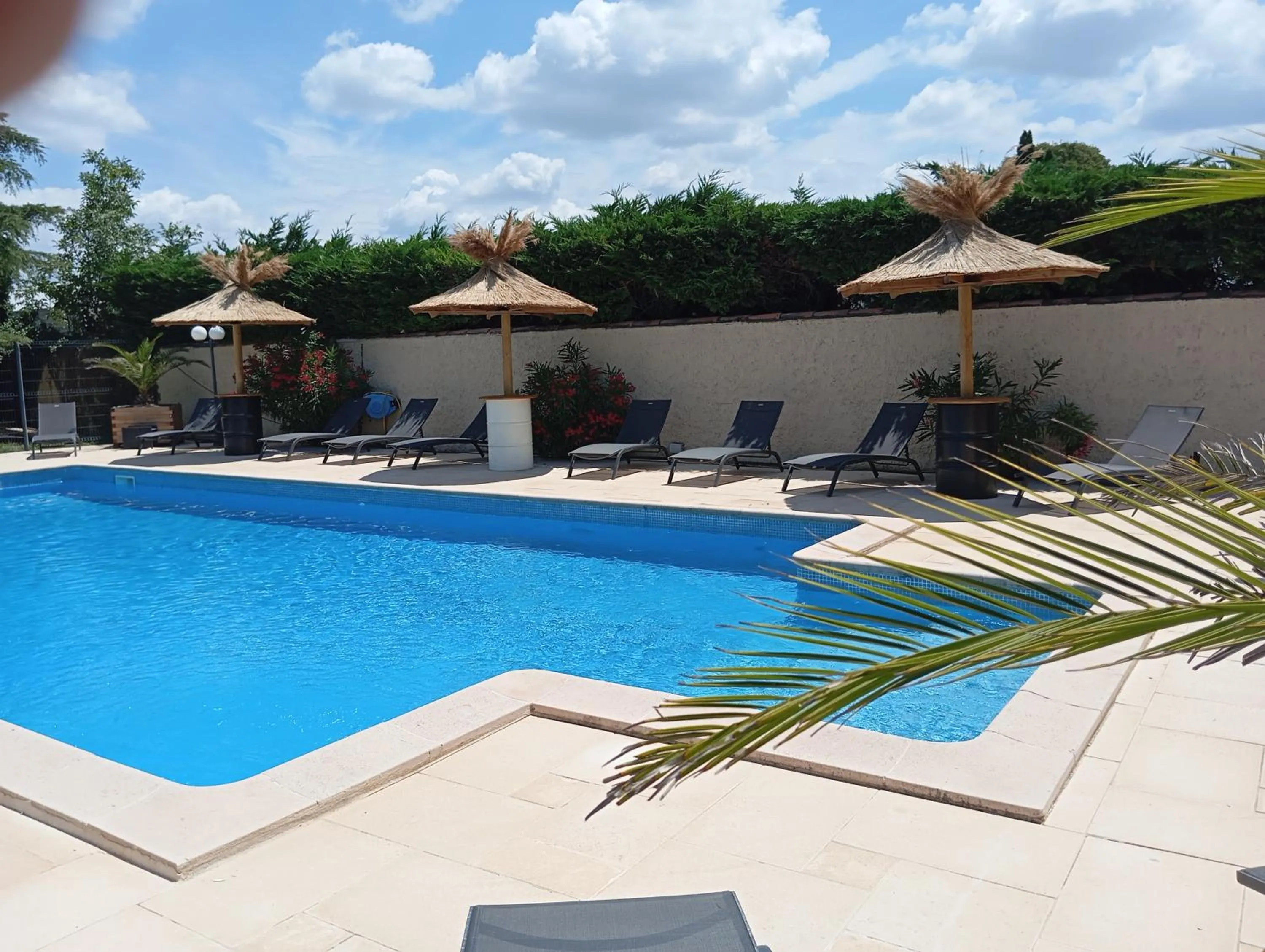 Day in Logis Hôtel Acotel Avignon Nord