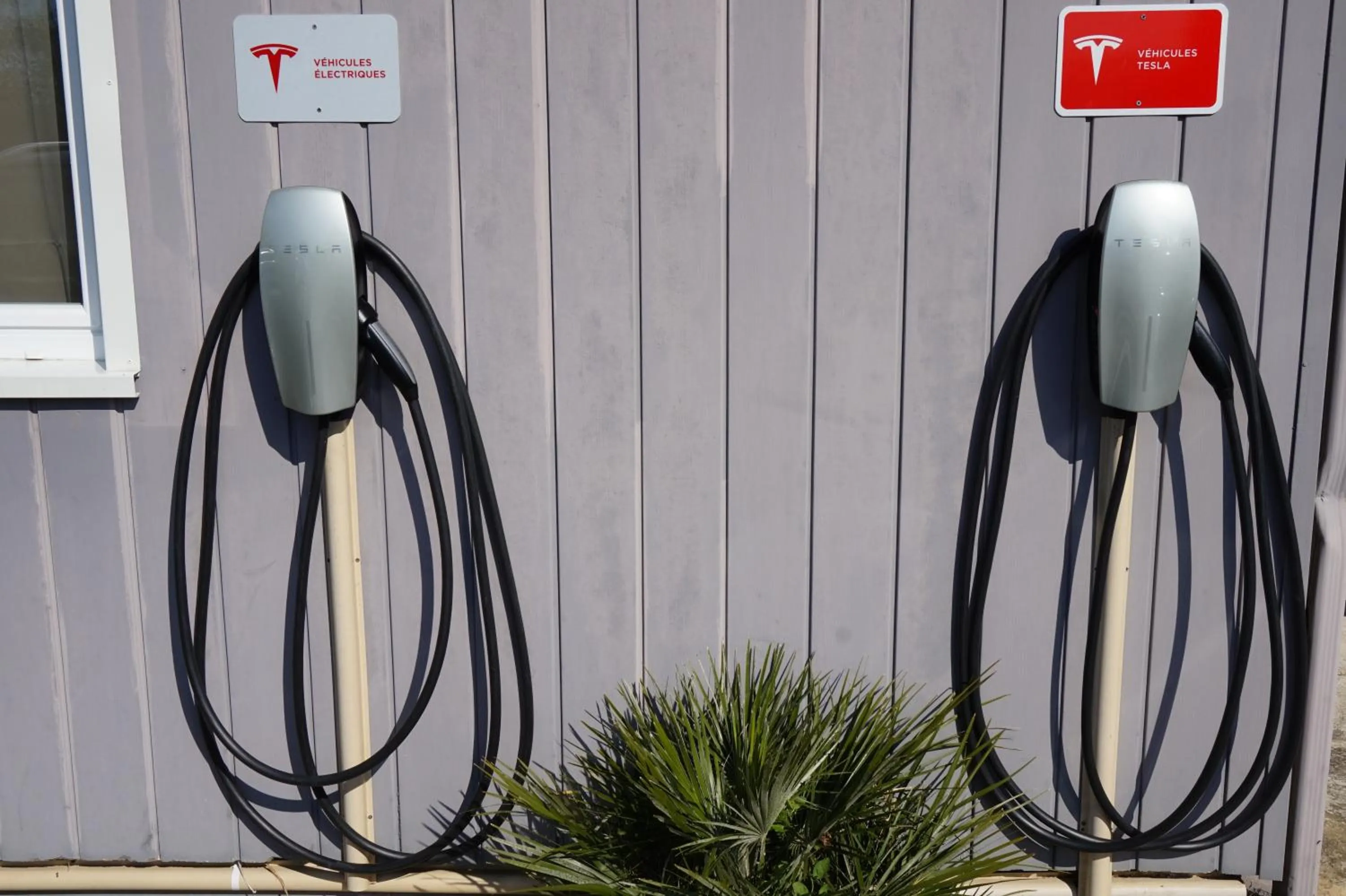 Decorative detail in Logis Hôtel Acotel Avignon Nord