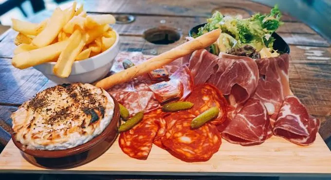 Restaurant/places to eat in Logis Hôtel Acotel Avignon Nord