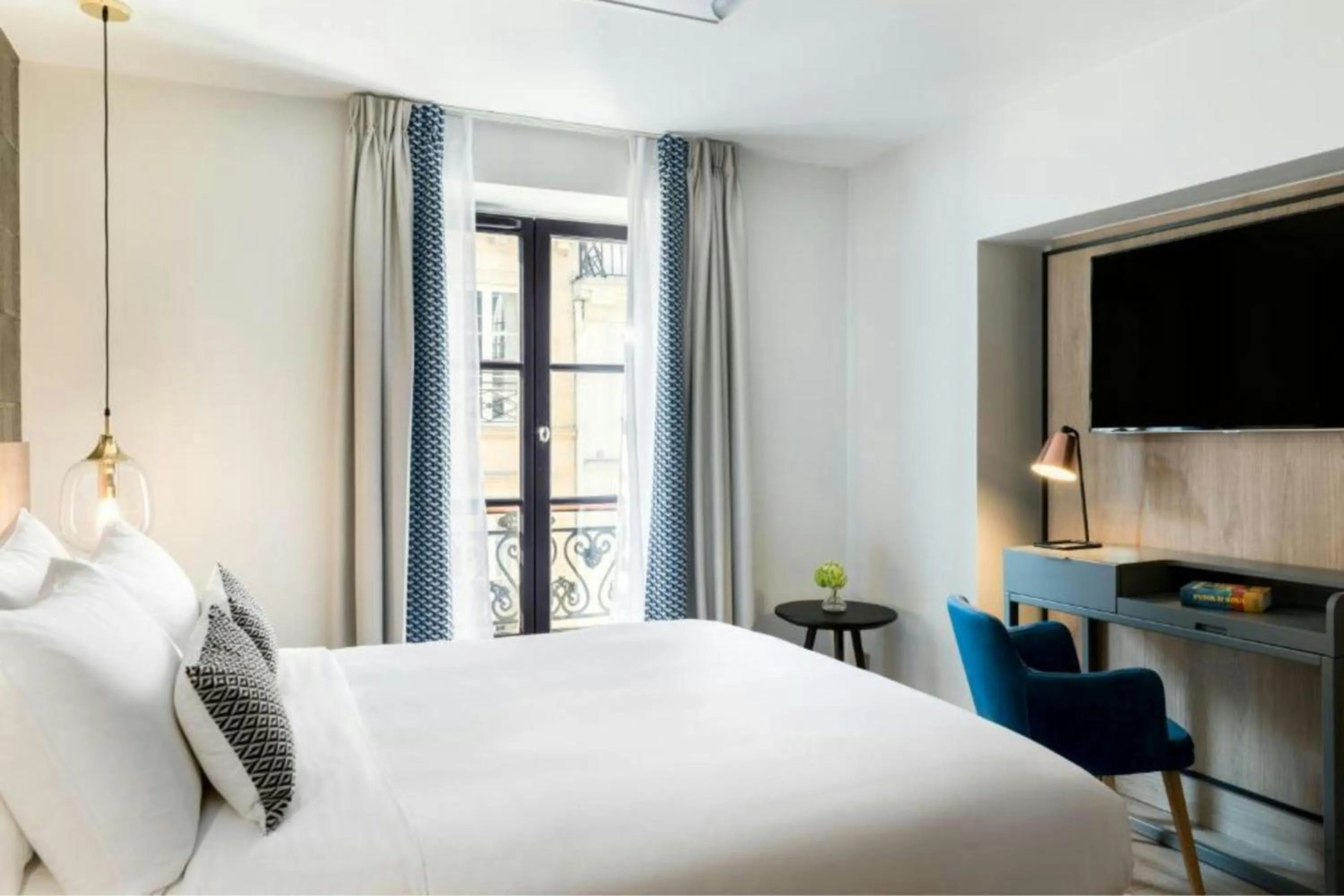 Photo of the whole room in Renaissance Paris Vendome Hotel