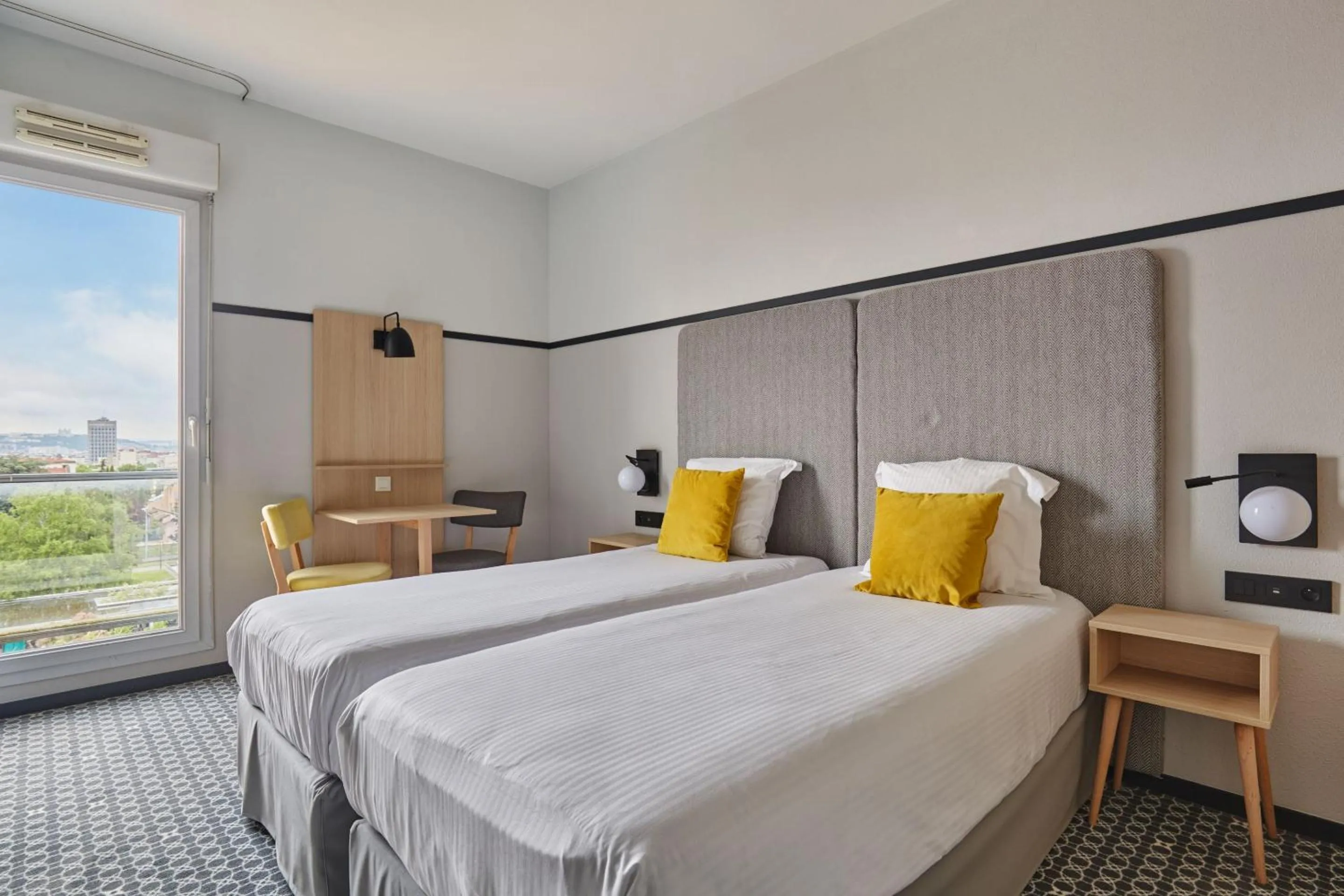 Bed in Appart'hôtel Odalys City - Bioparc Lyon Est