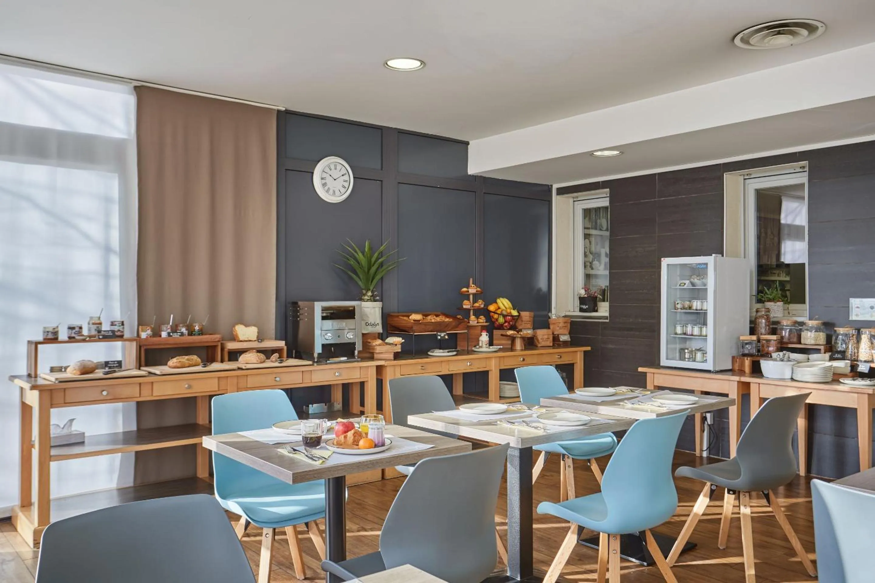 Breakfast in Appart'hôtel Odalys City - Bioparc Lyon Est