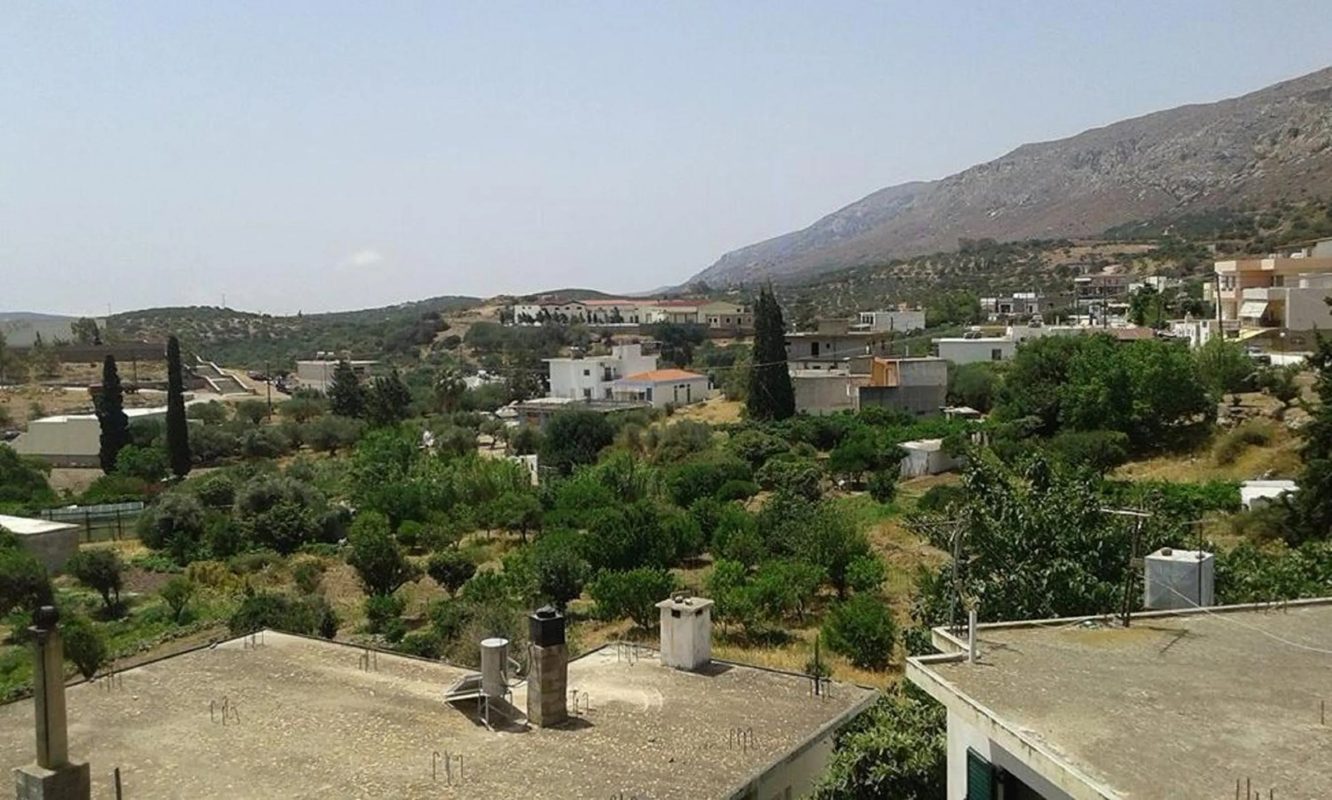 Day in Hotel zakros rooms-restaurant