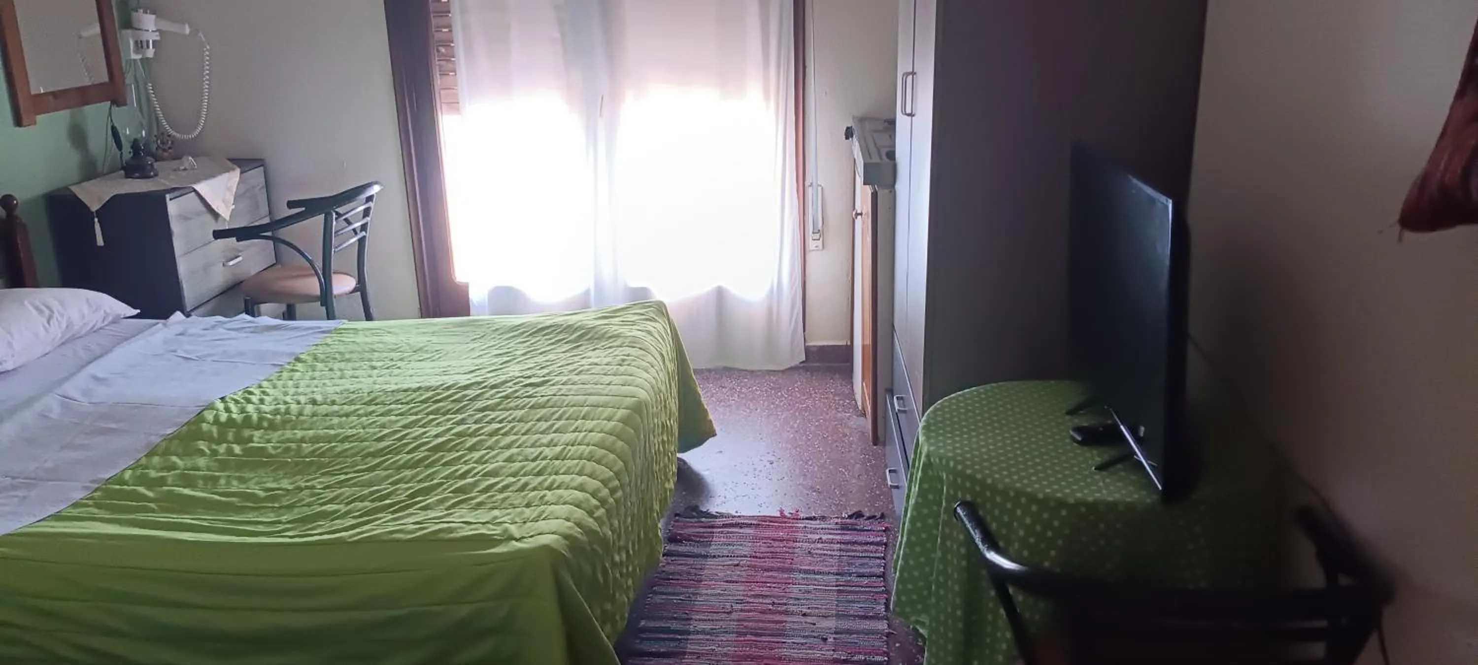 TV and multimedia, Bed in Hotel zakros rooms-restaurant