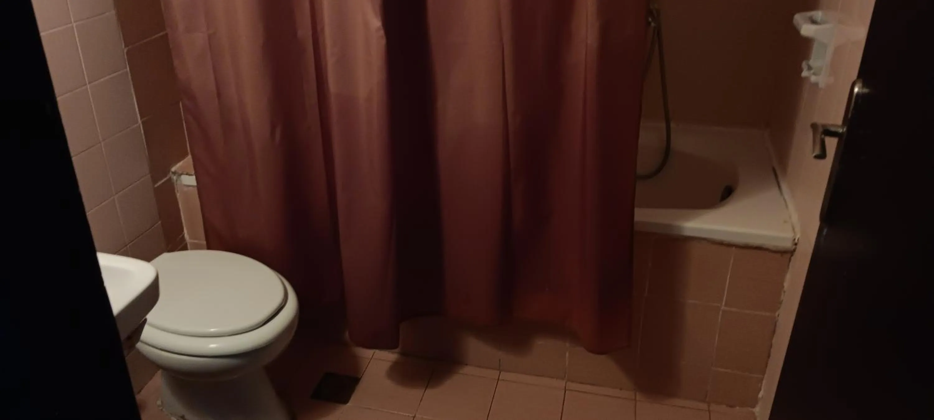 Toilet in Hotel zakros rooms-restaurant