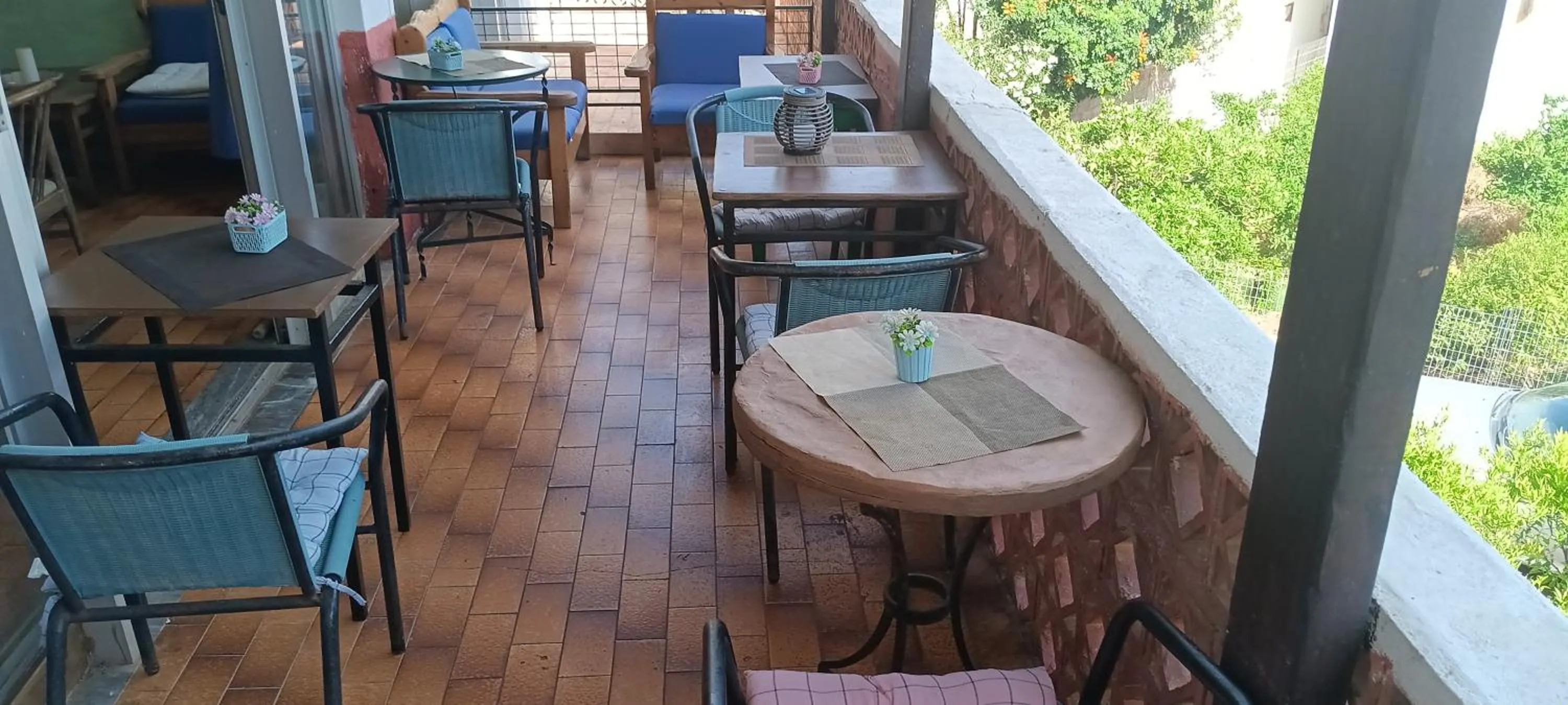 Restaurant/places to eat in Hotel zakros rooms-restaurant