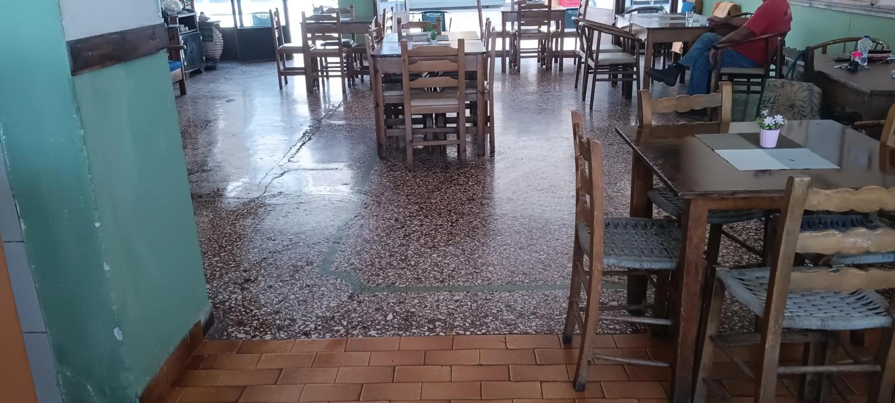 Restaurant/places to eat in Hotel zakros rooms-restaurant