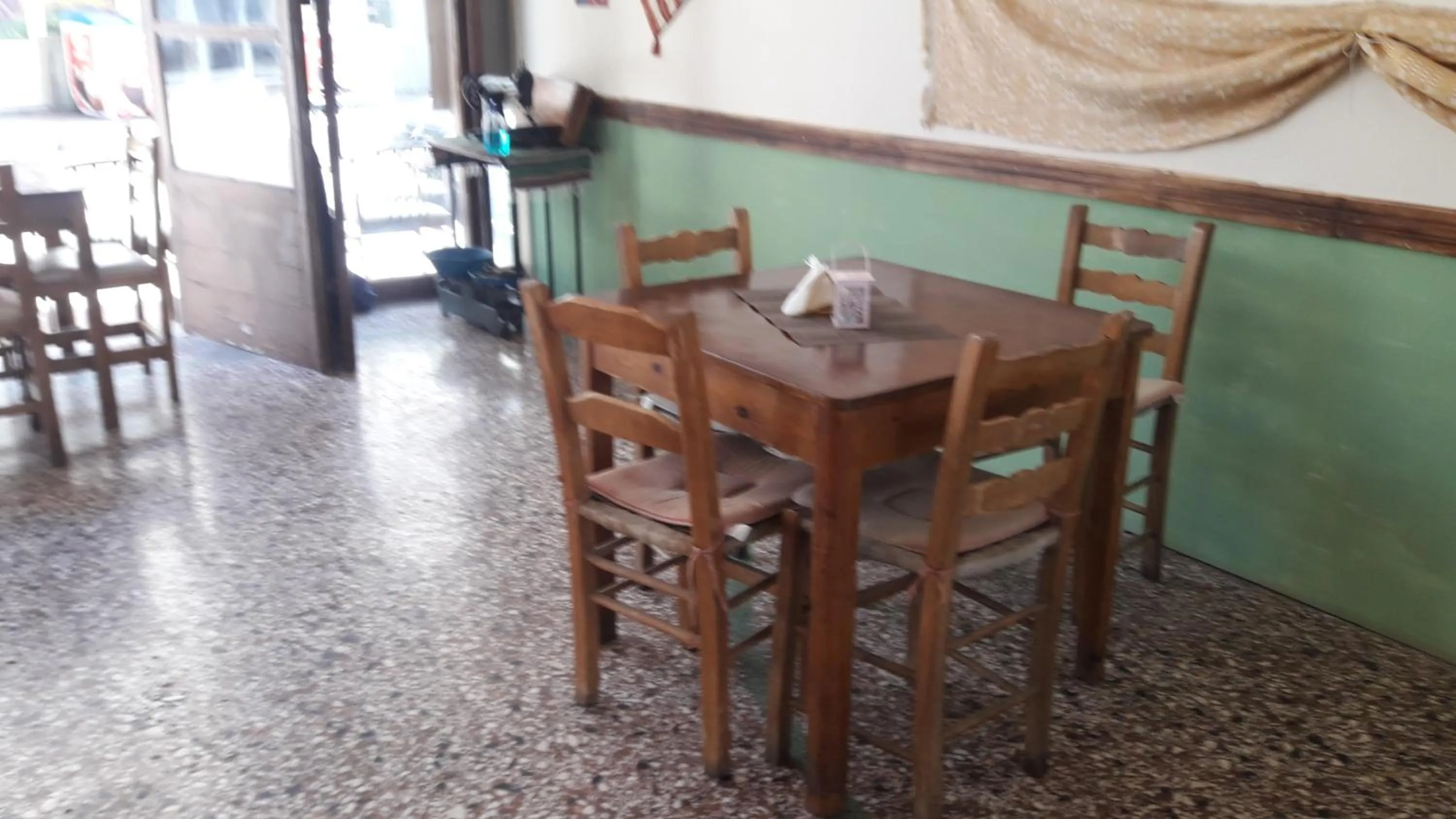 Restaurant/places to eat in Hotel zakros rooms-restaurant