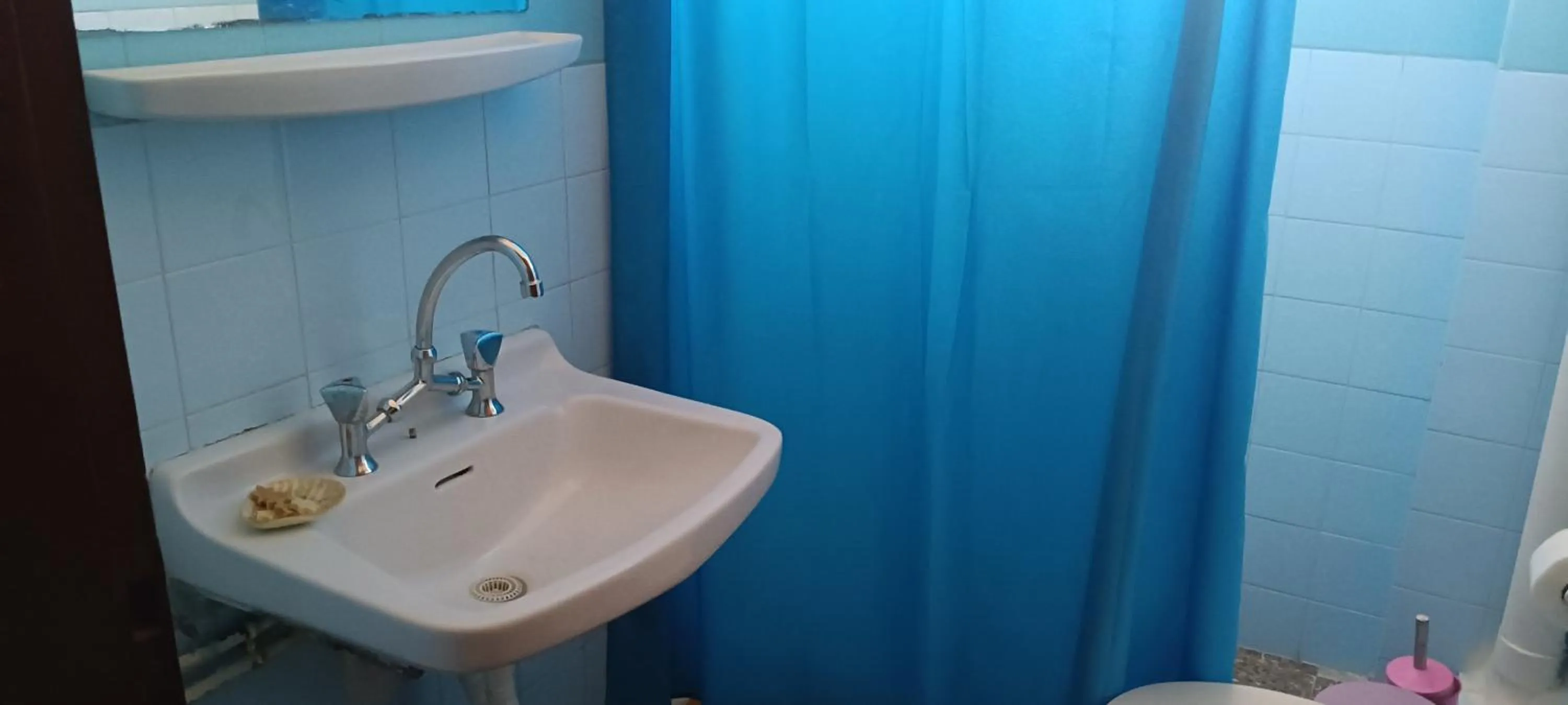 Bathroom in Hotel zakros rooms-restaurant