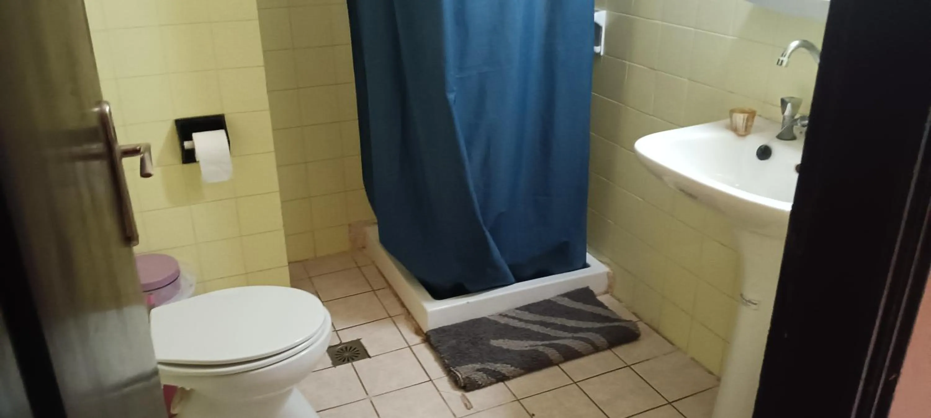 Bathroom in Hotel zakros rooms-restaurant