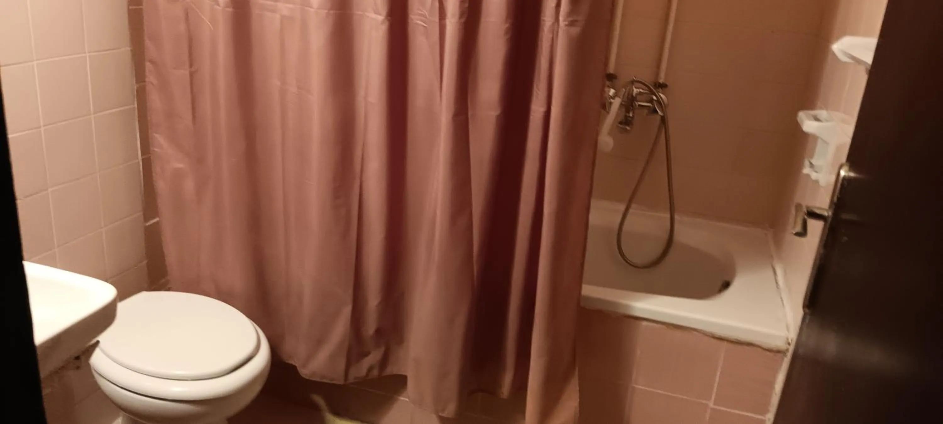 Bathroom in Hotel zakros rooms-restaurant