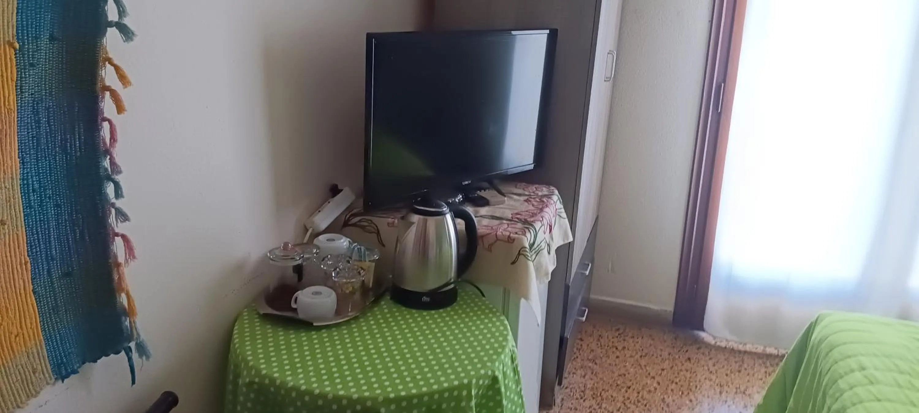 TV and multimedia in Hotel zakros rooms-restaurant
