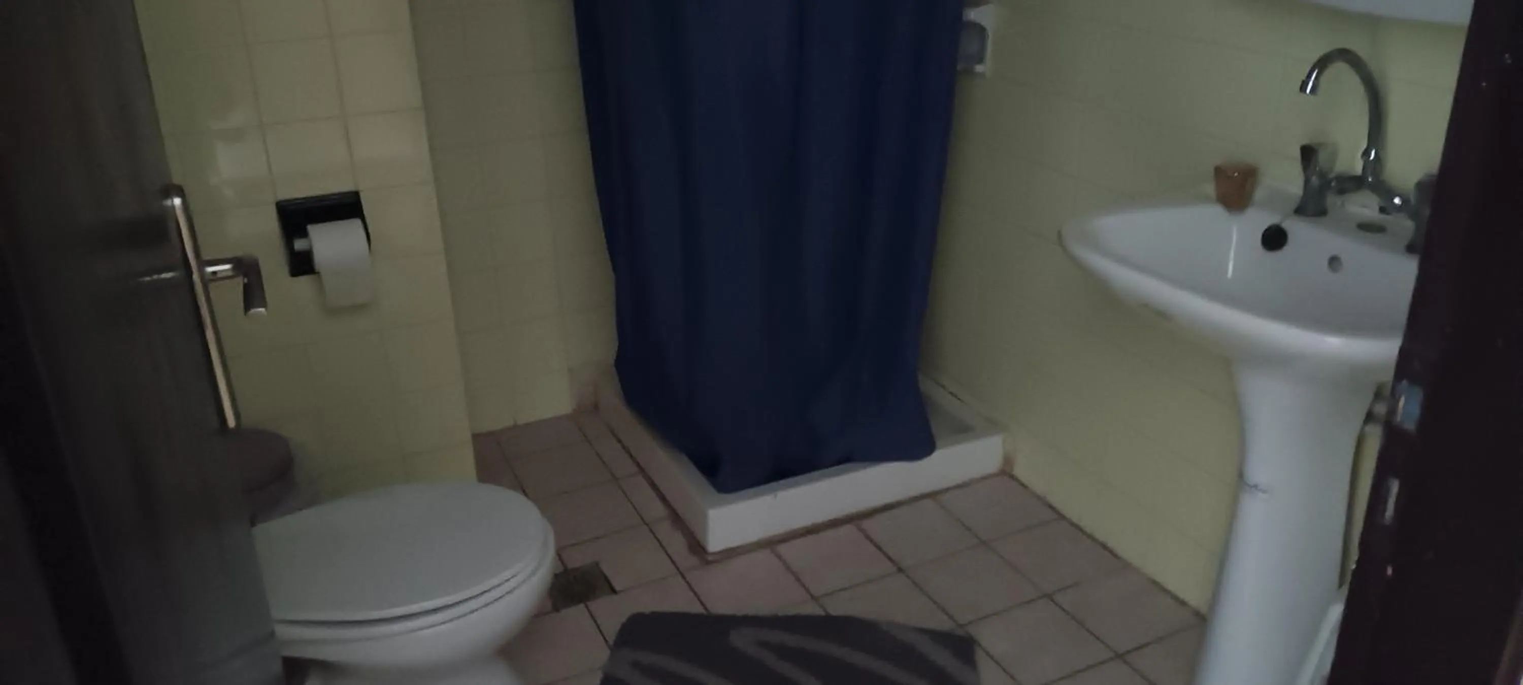 Bathroom in Hotel zakros rooms-restaurant