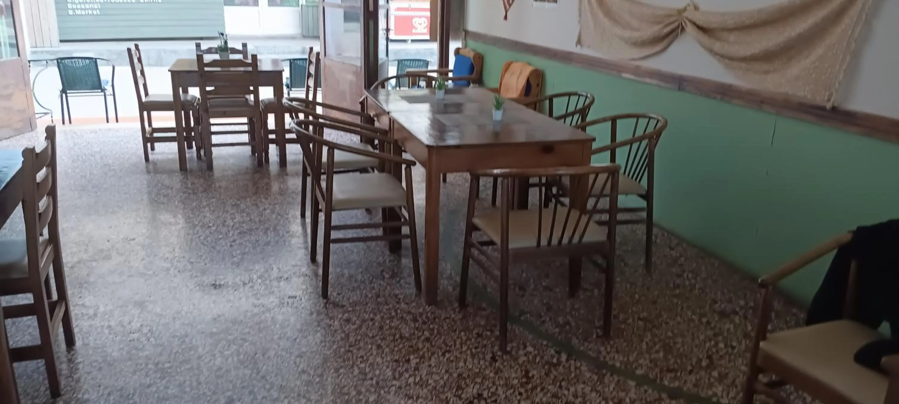 Restaurant/places to eat in Hotel zakros rooms-restaurant