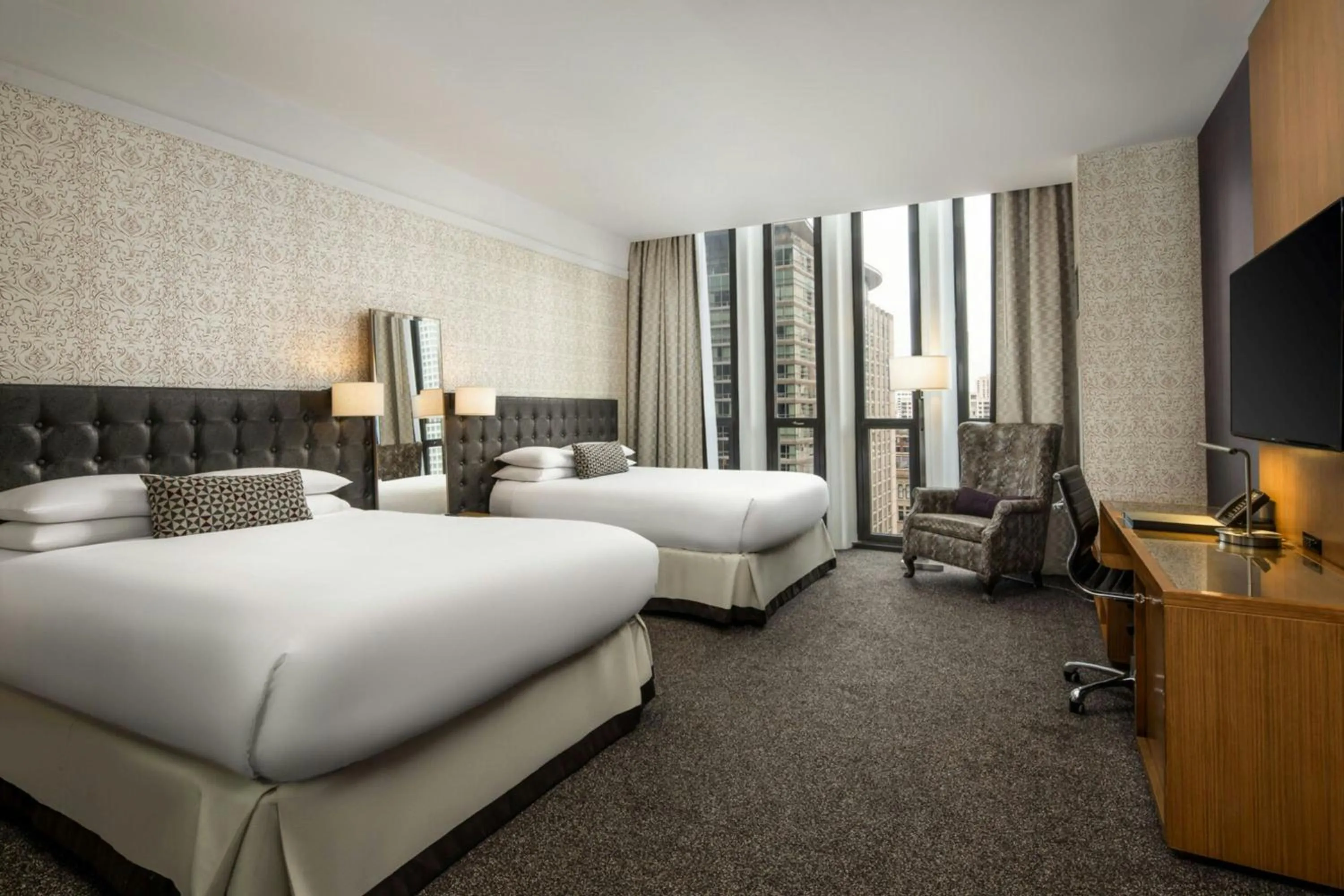 Bedroom, Bed in Hotel Chicago Downtown, Autograph Collection