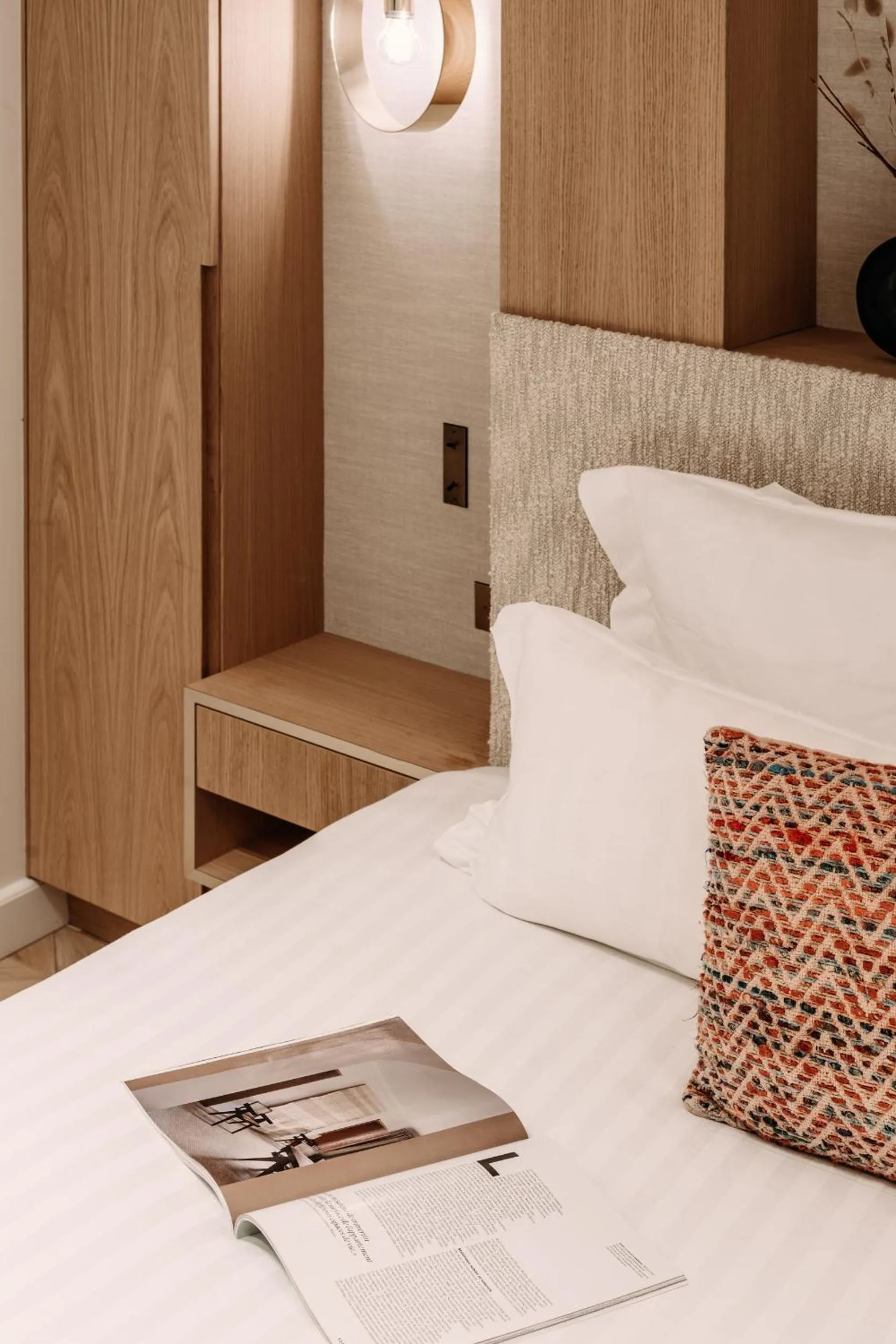 Bed in HIGHSTAY - Luxury Serviced Apartments - Louvre-Rivoli