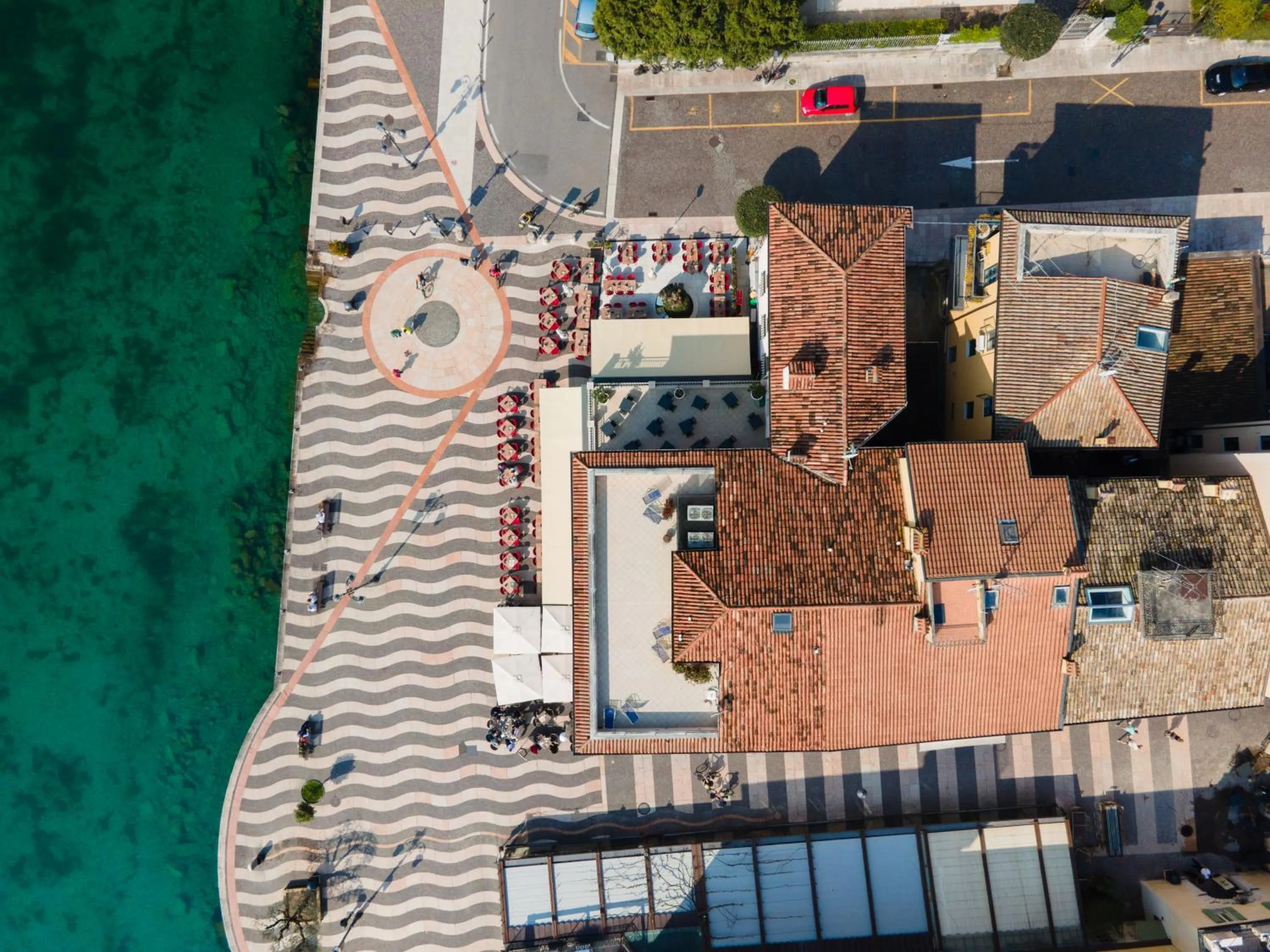 Day in La Vista Postcard Hotel