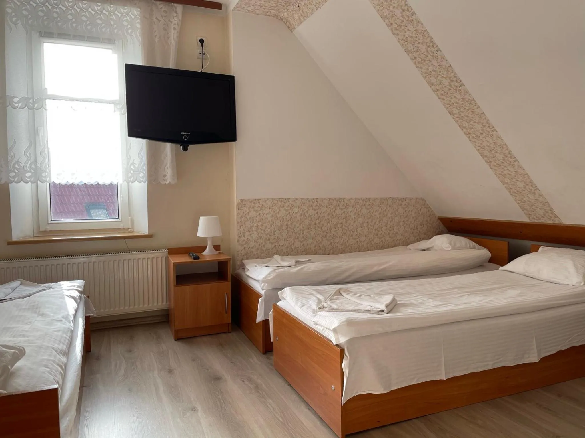 Photo of the whole room in Willa Luna