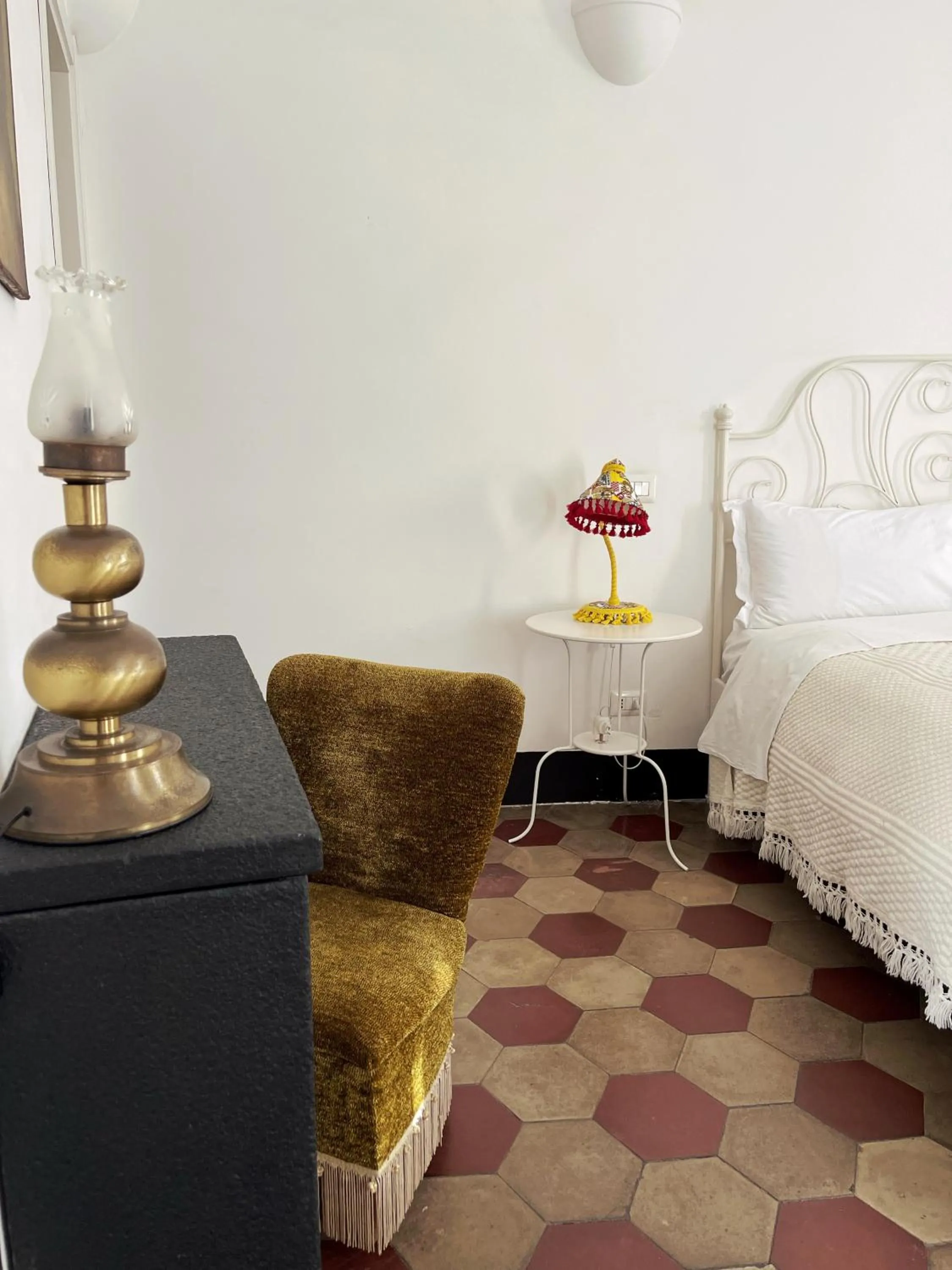 Photo of the whole room, Bed in Fera O' Luni