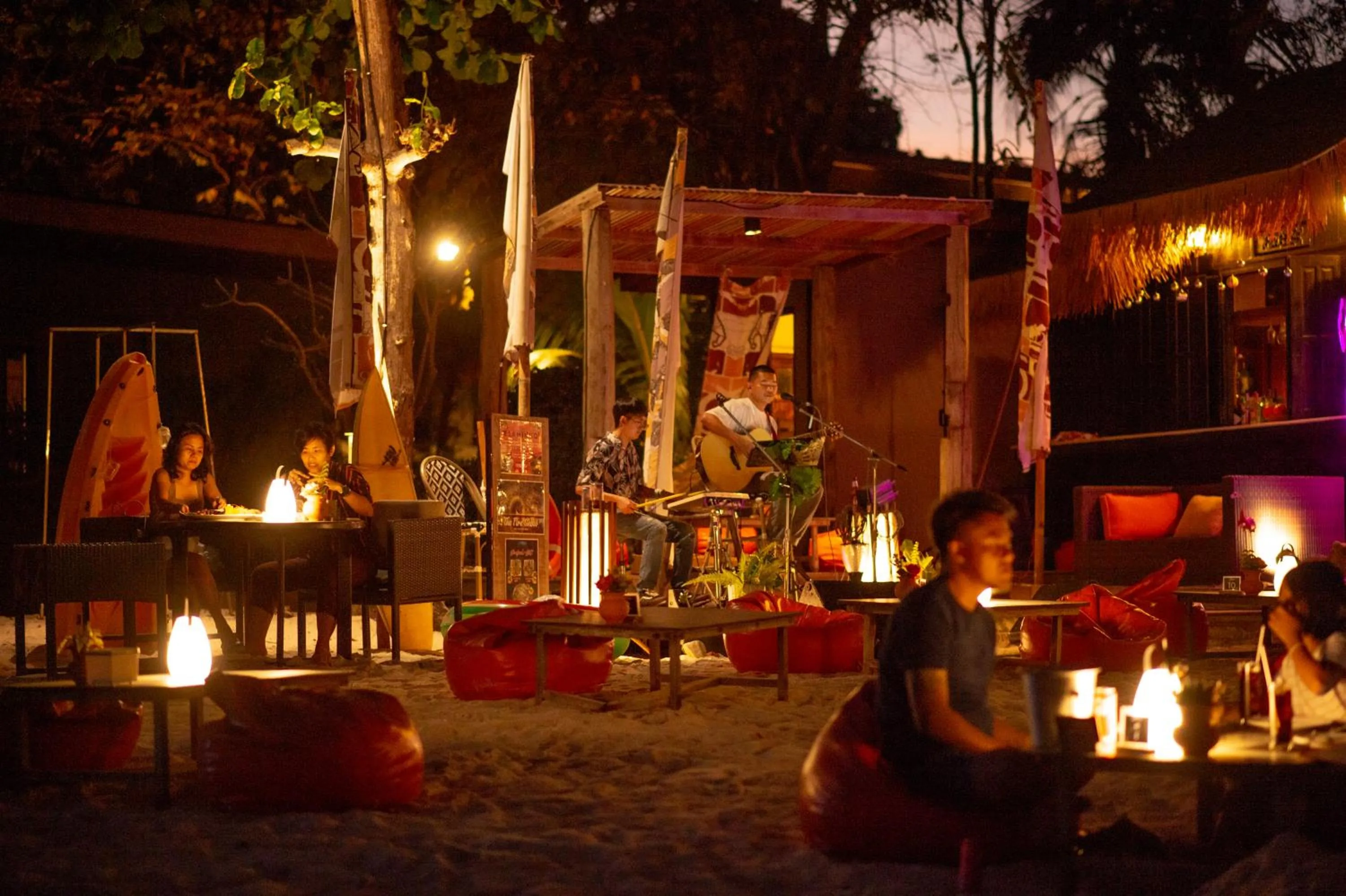 group of guests in Samed Tropical Resort