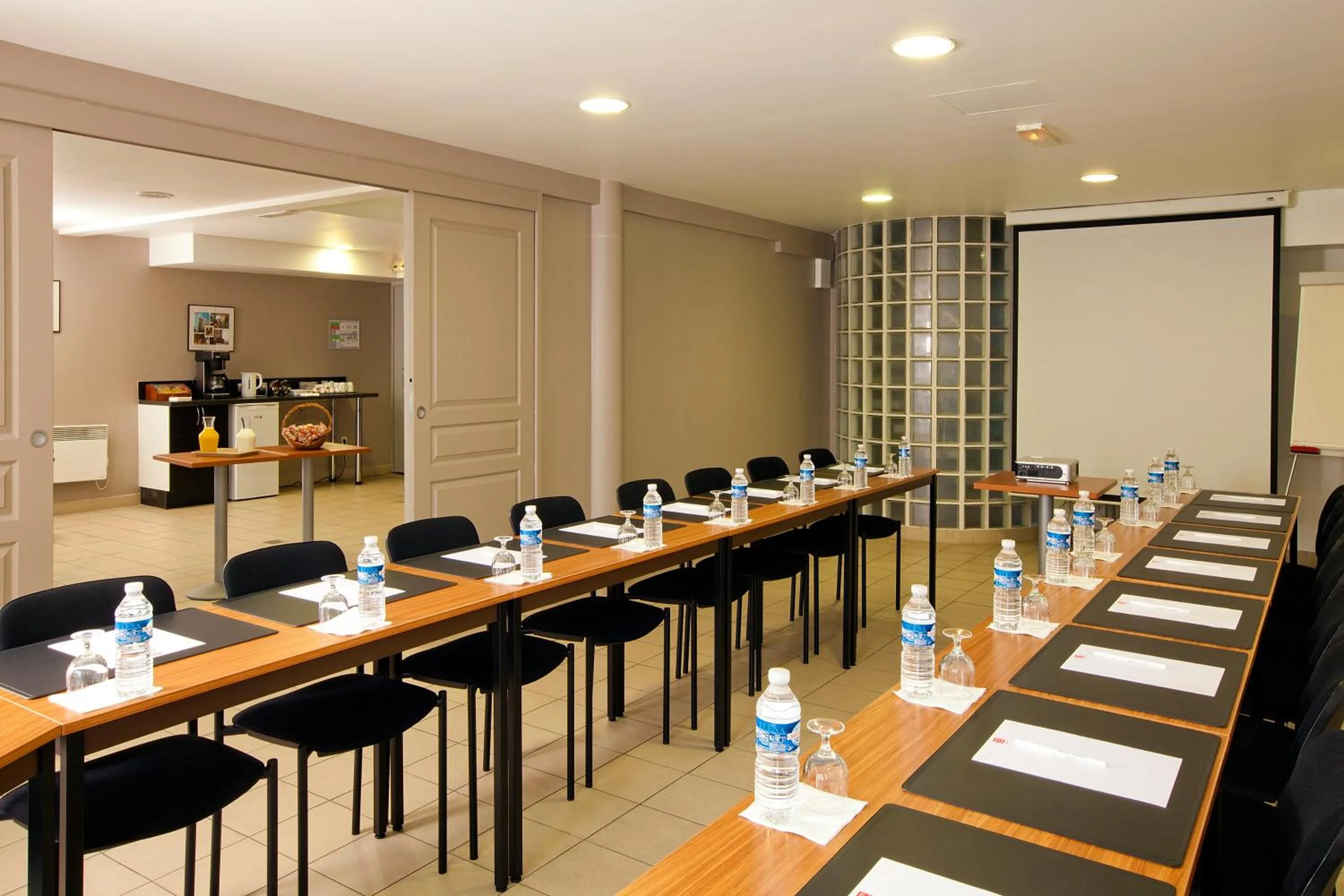 Meeting/conference room in Séjours & Affaires Paris Ivry