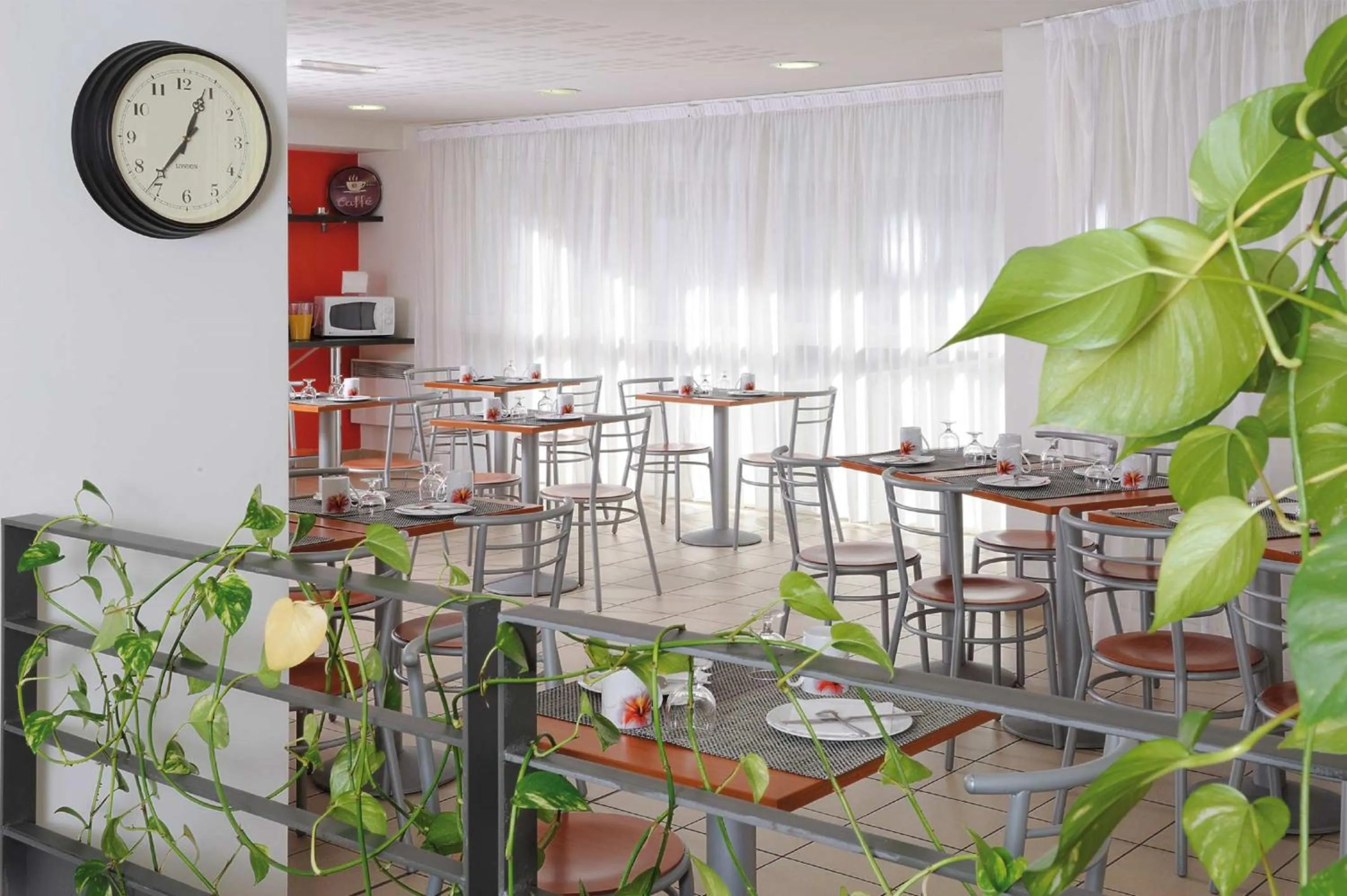 Restaurant/places to eat in Séjours & Affaires Paris Ivry