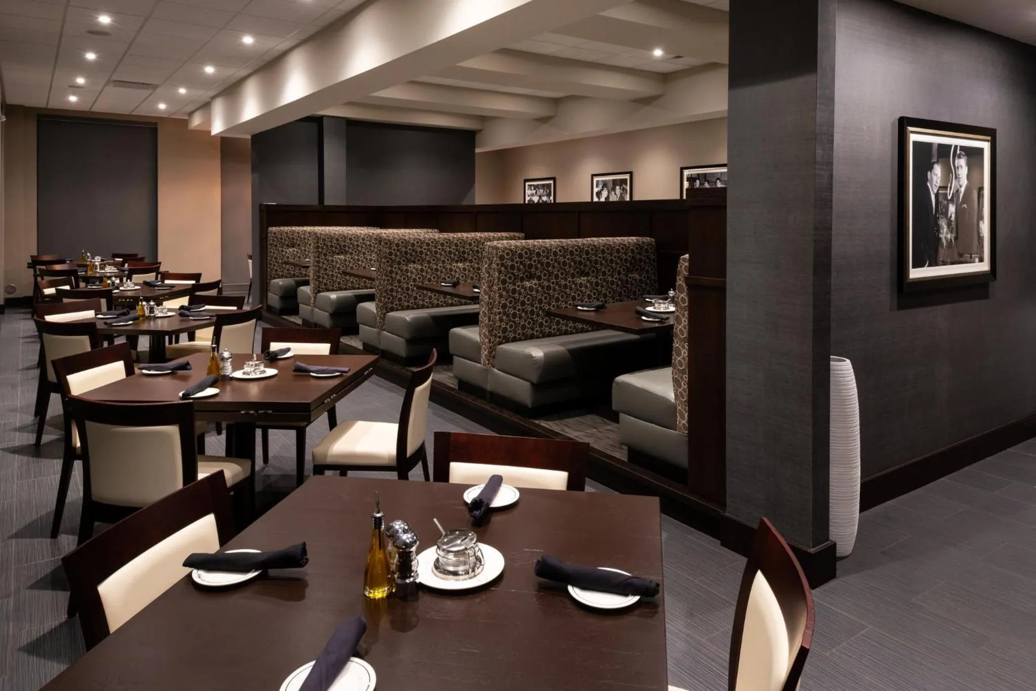 Restaurant/places to eat in Holiday Inn Detroit Northwest - Livonia by IHG