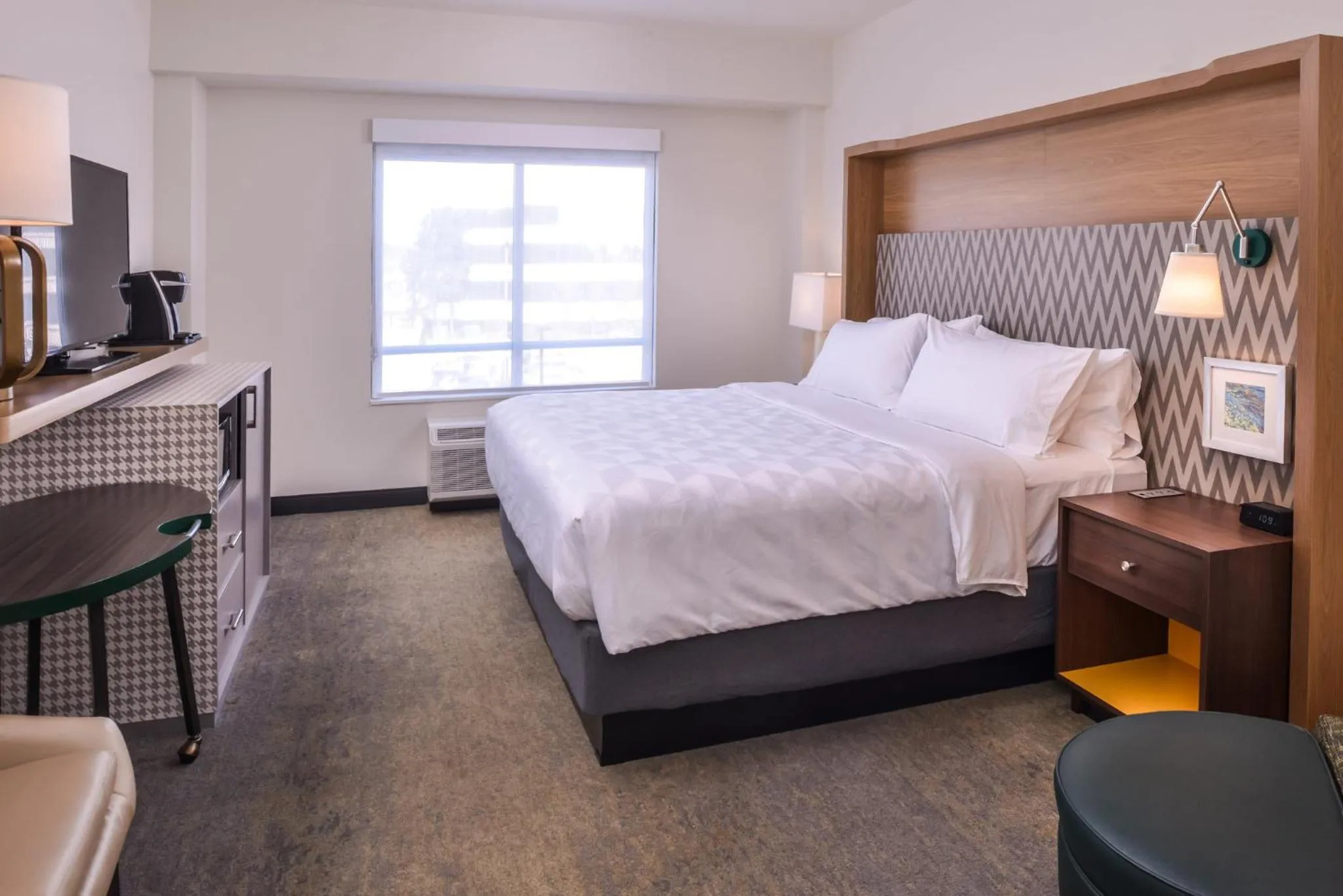 Photo of the whole room, Bed in Holiday Inn Detroit Northwest - Livonia by IHG