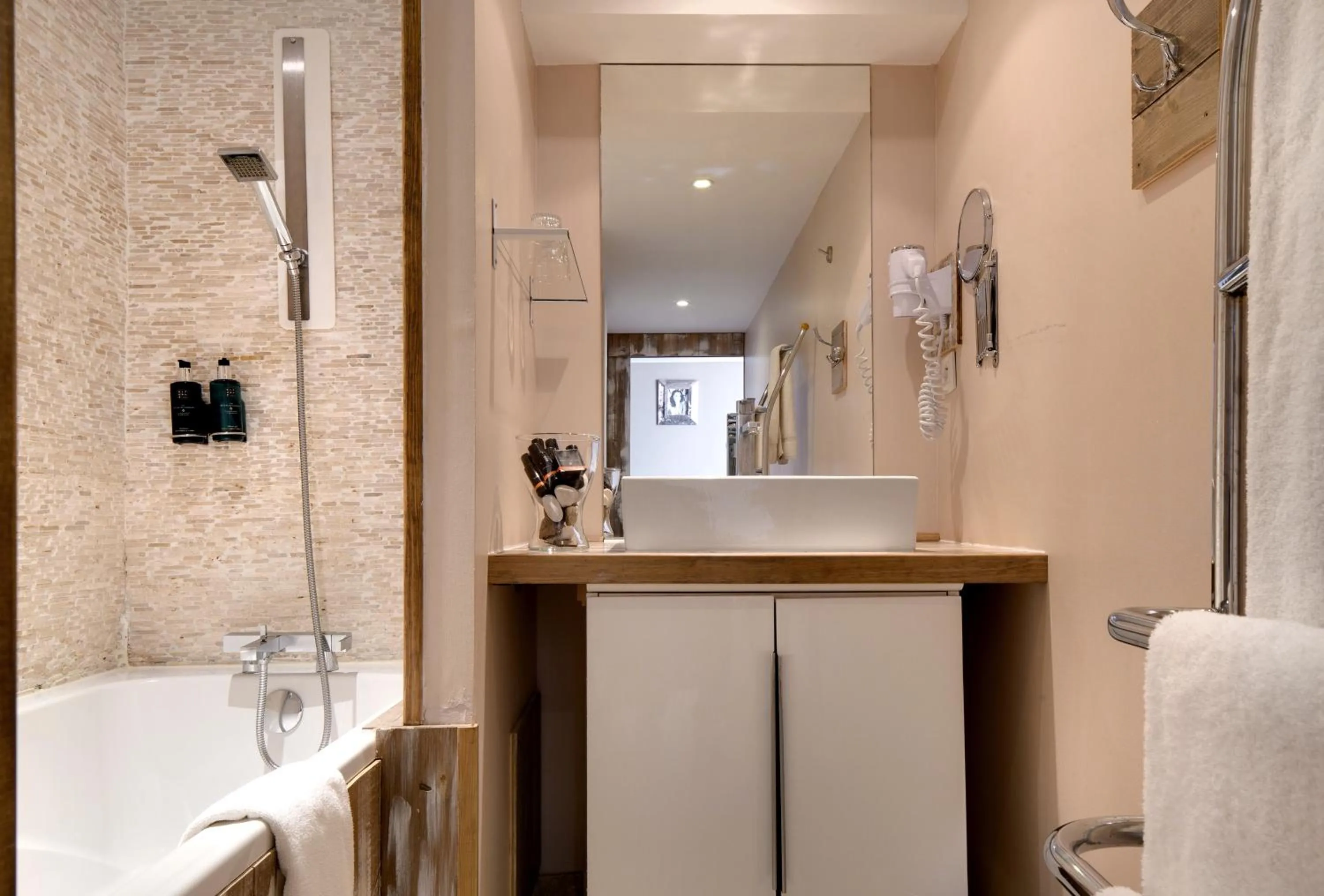 Bathroom in Vila De La Mar & Spa