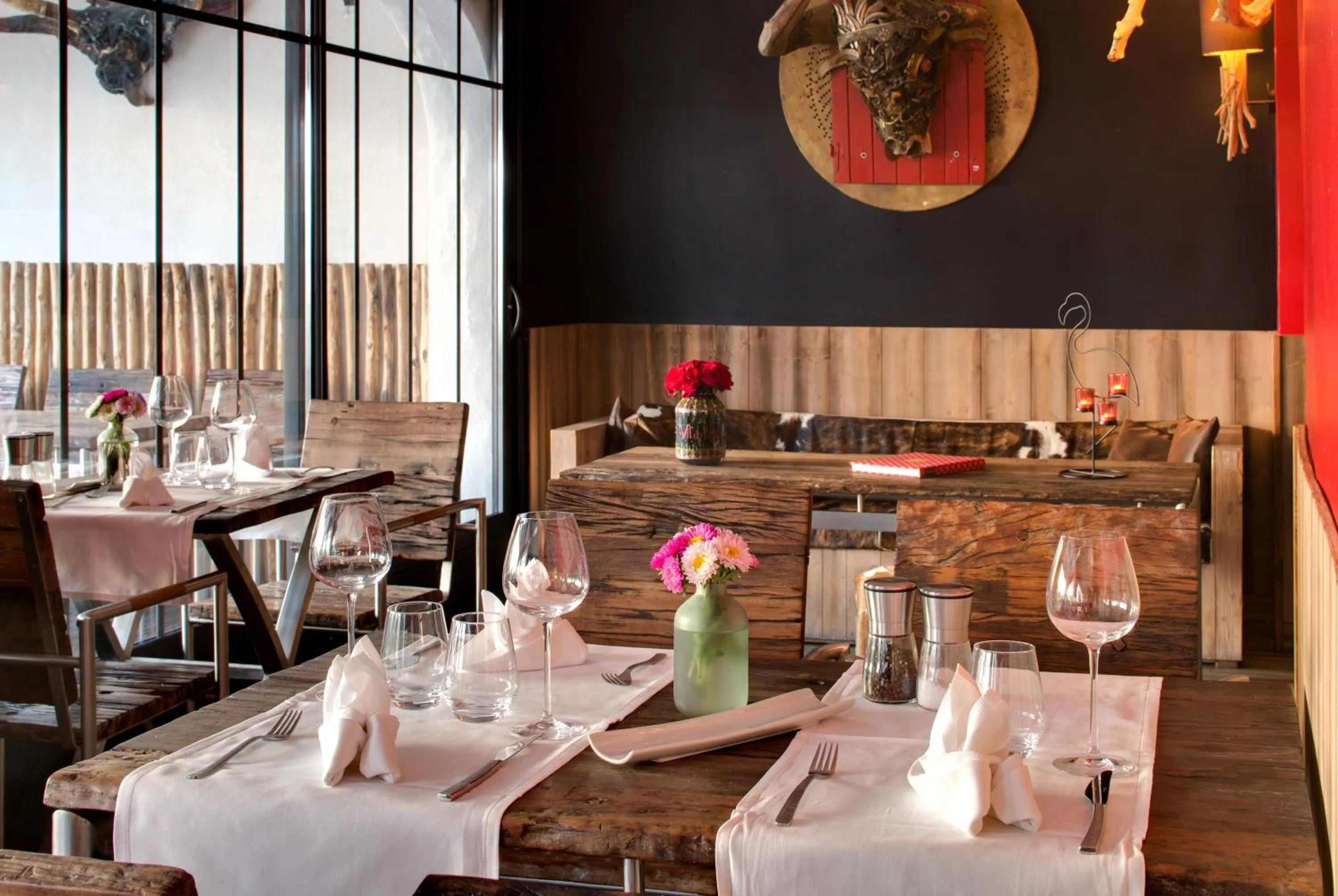 Restaurant/places to eat in Vila De La Mar & Spa