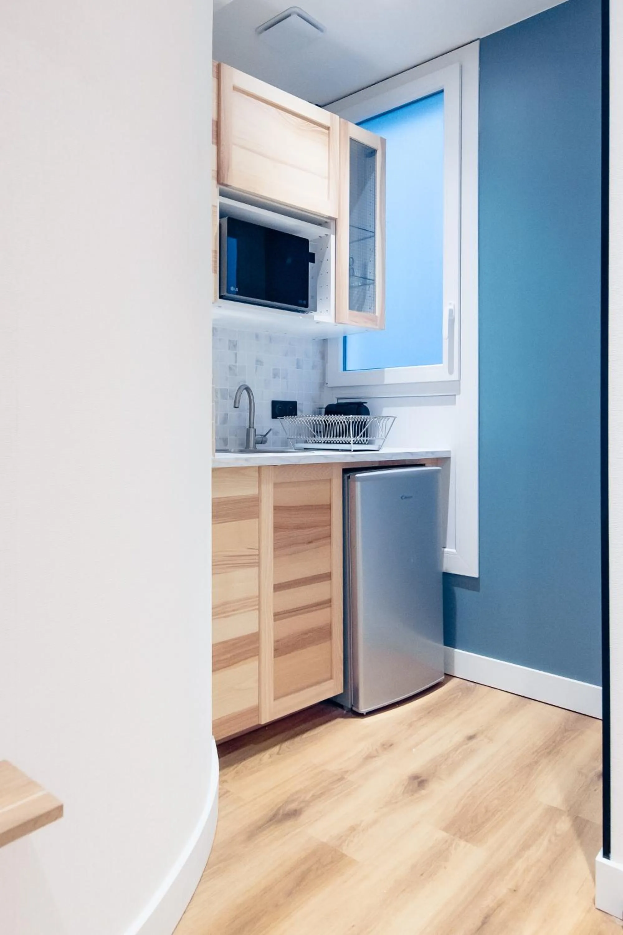 Kitchen or kitchenette in Hotel Bleu de Grenelle - Tour Eiffel