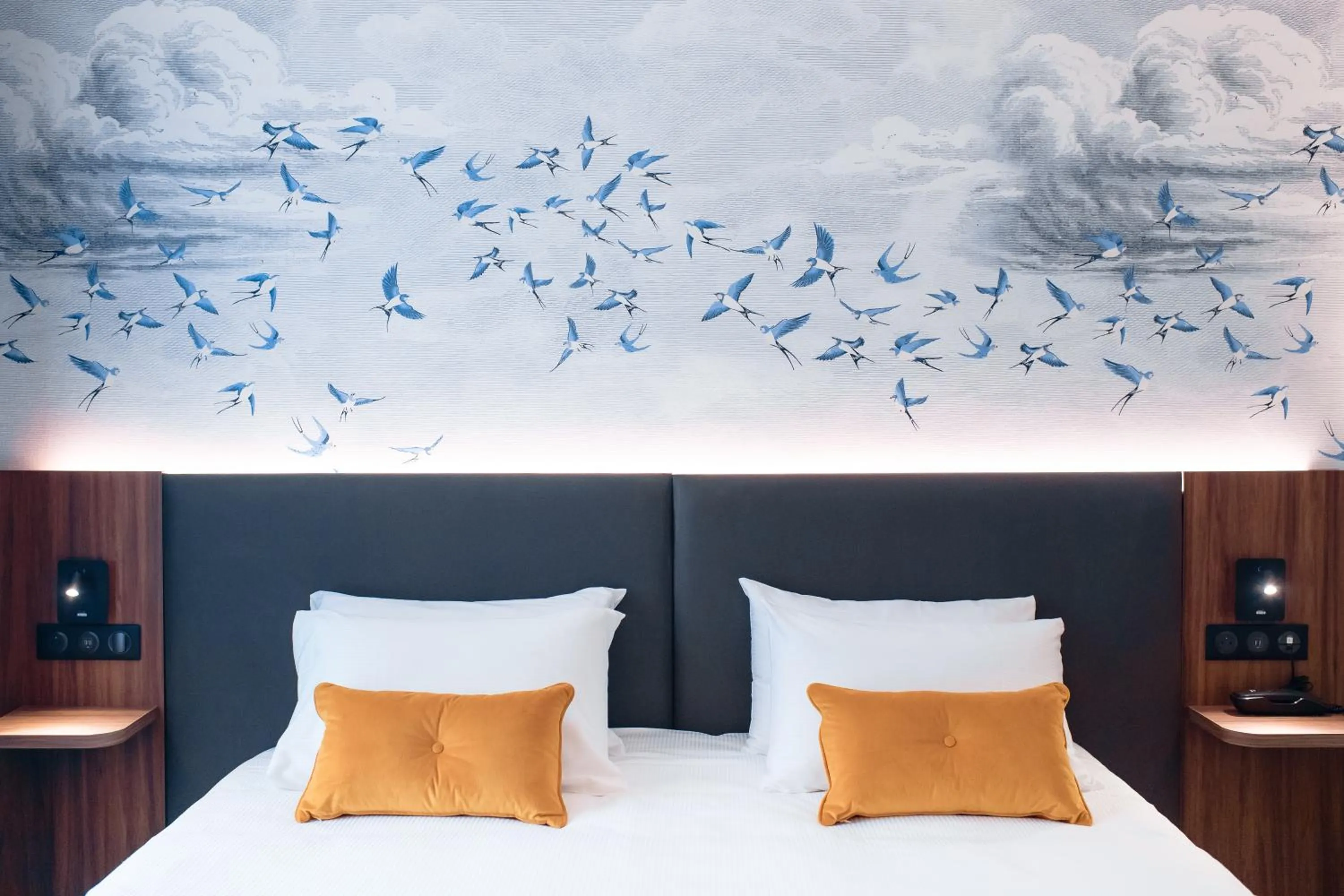 Bed in Hotel Bleu de Grenelle - Tour Eiffel