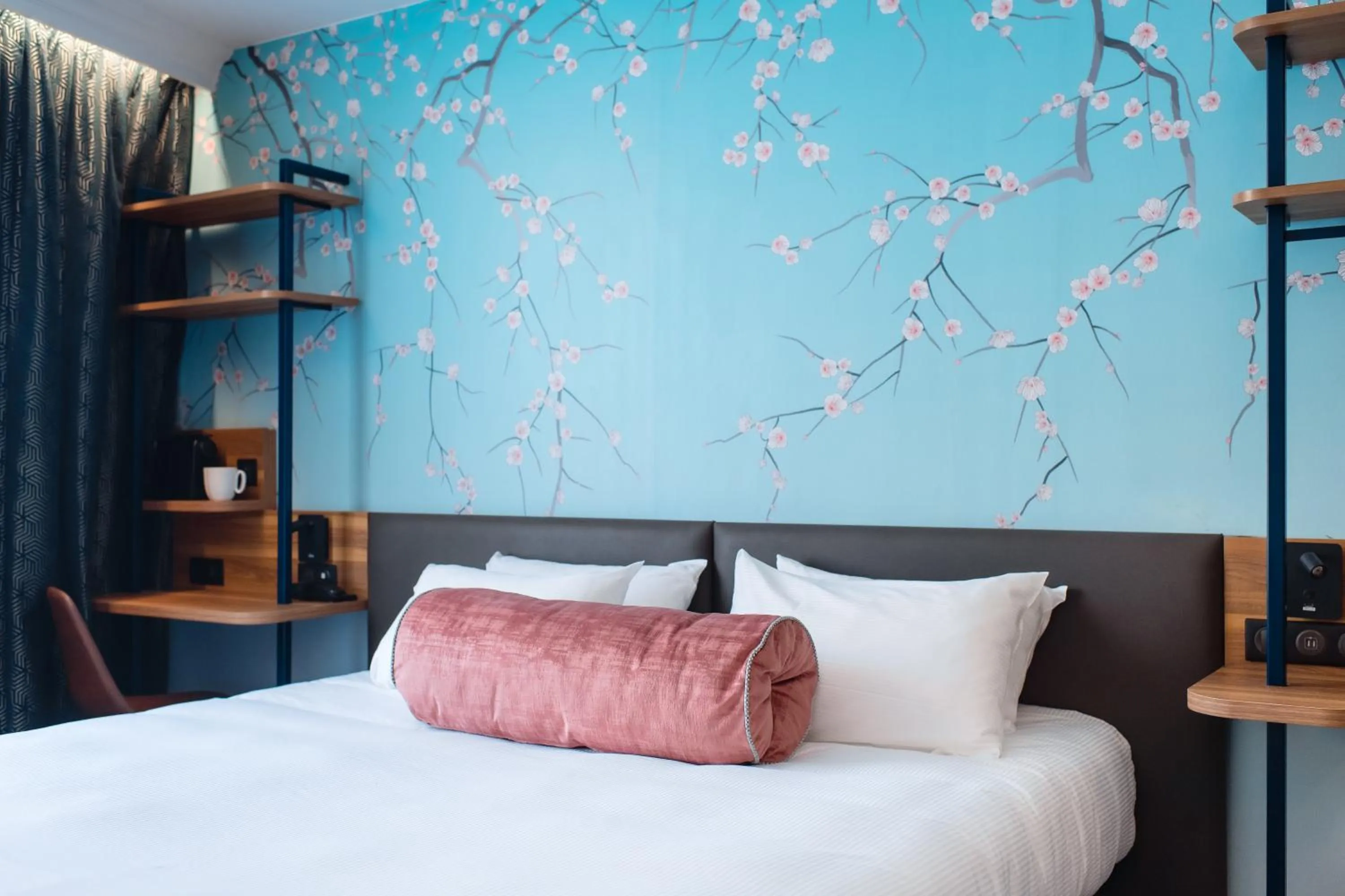 Bed in Hotel Bleu de Grenelle - Tour Eiffel