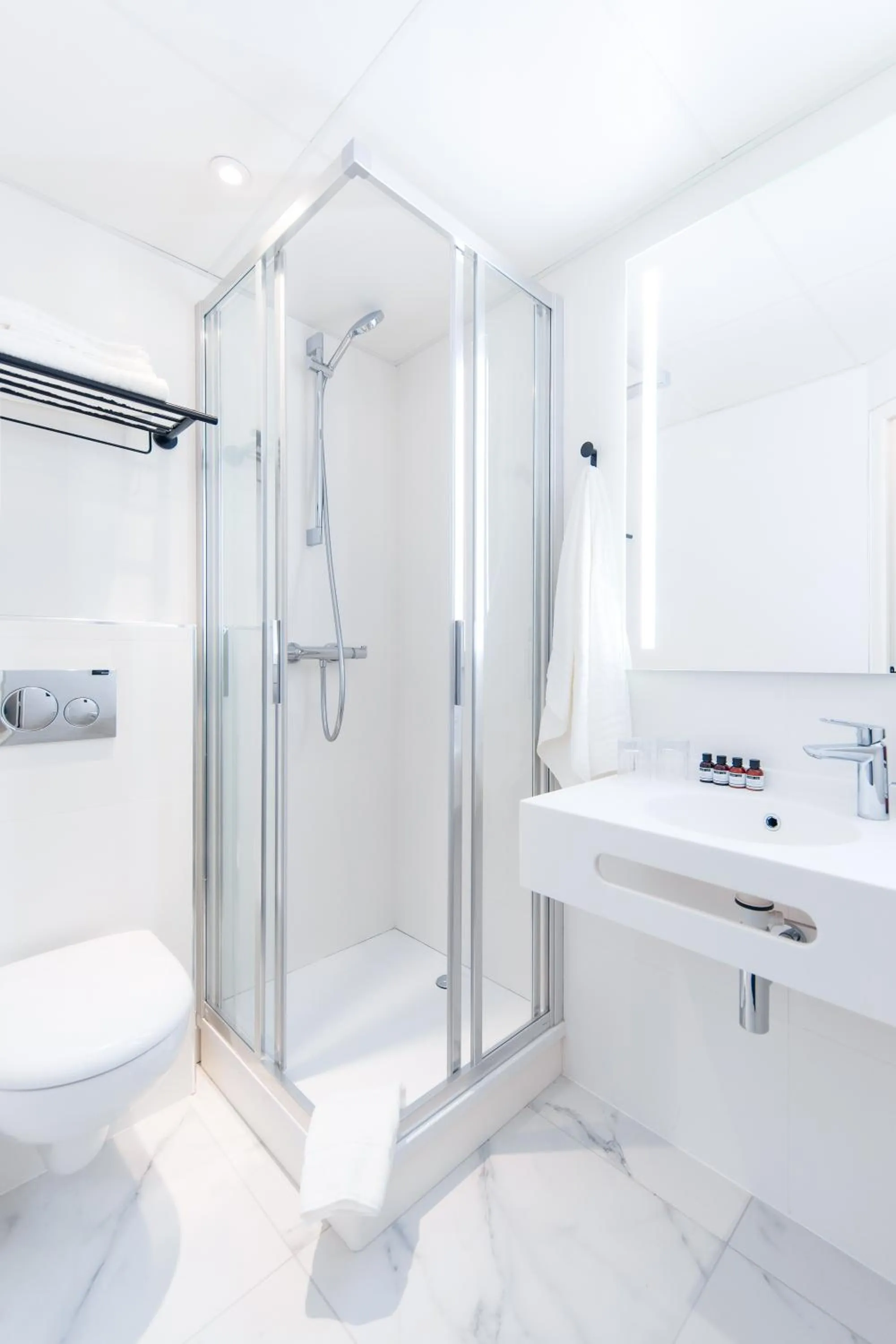 Bathroom in Hotel Bleu de Grenelle - Tour Eiffel