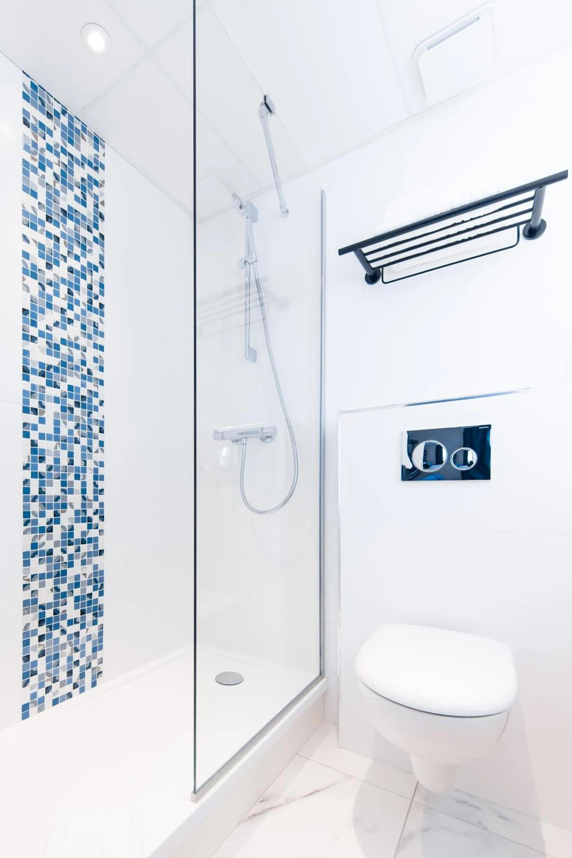 Shower in Hotel Bleu de Grenelle - Tour Eiffel